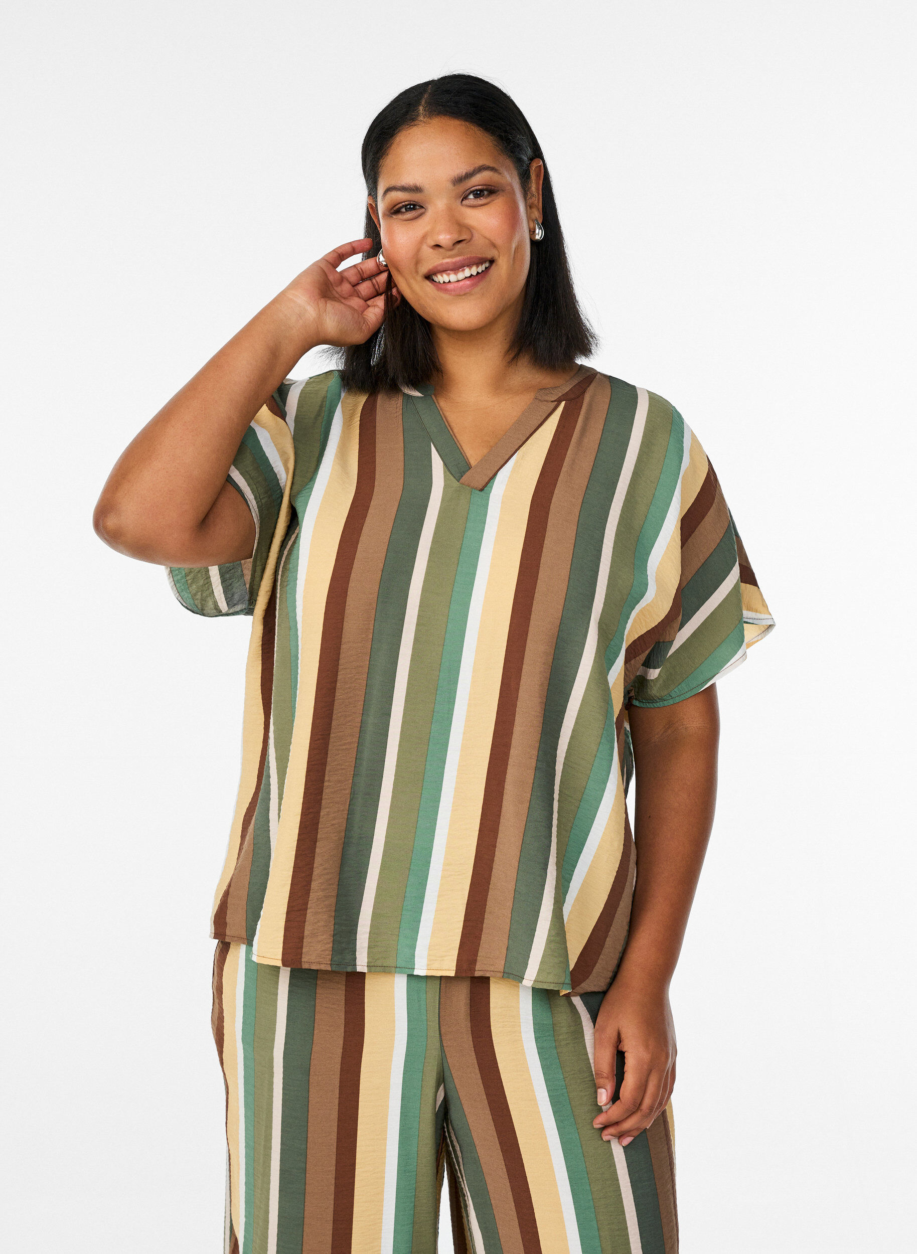 ZizziGestreifte Viskose-Bluse mit kurzen &Auml;rmeln, Braun, Model image number 0