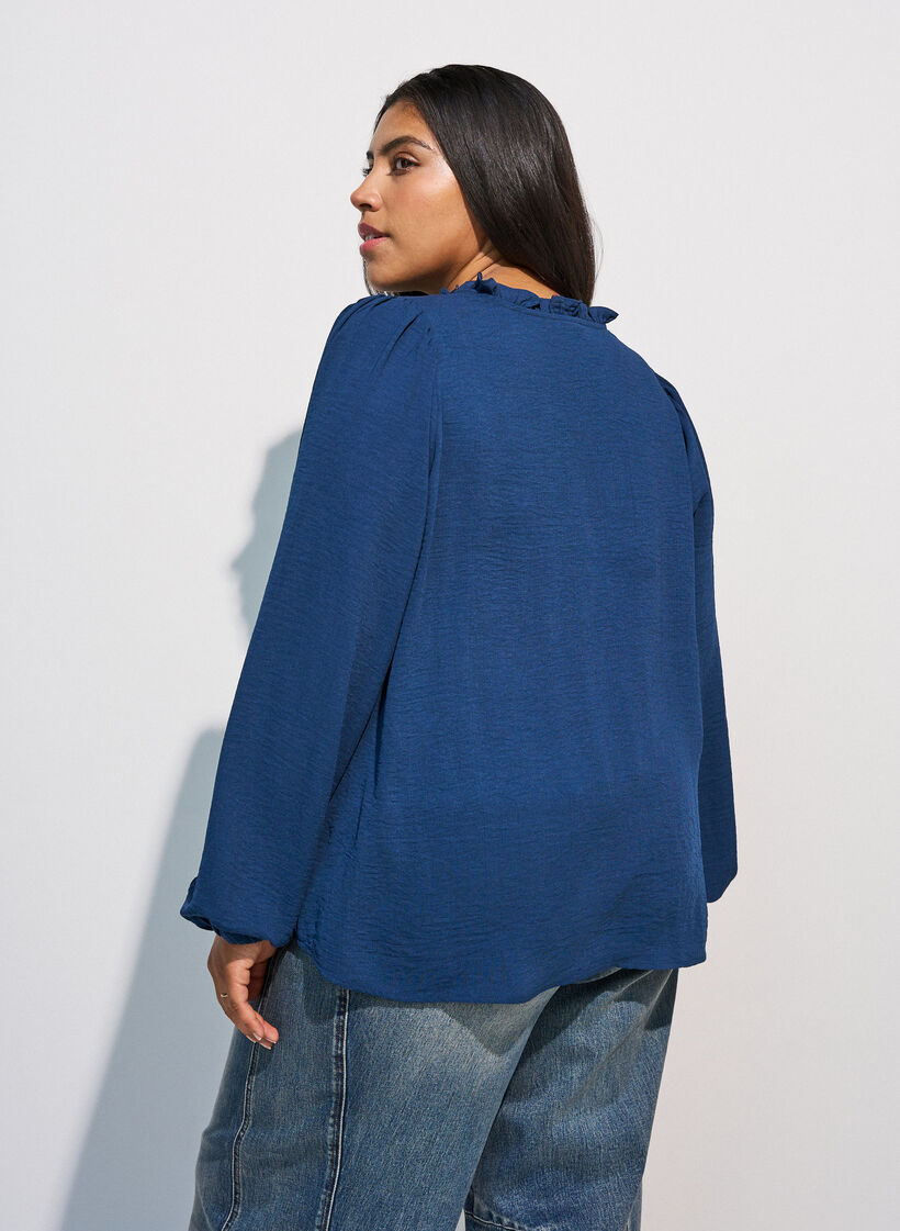 Bluse mit V-Ausschnitt und H&auml;kelband, Blau, Model image number 2