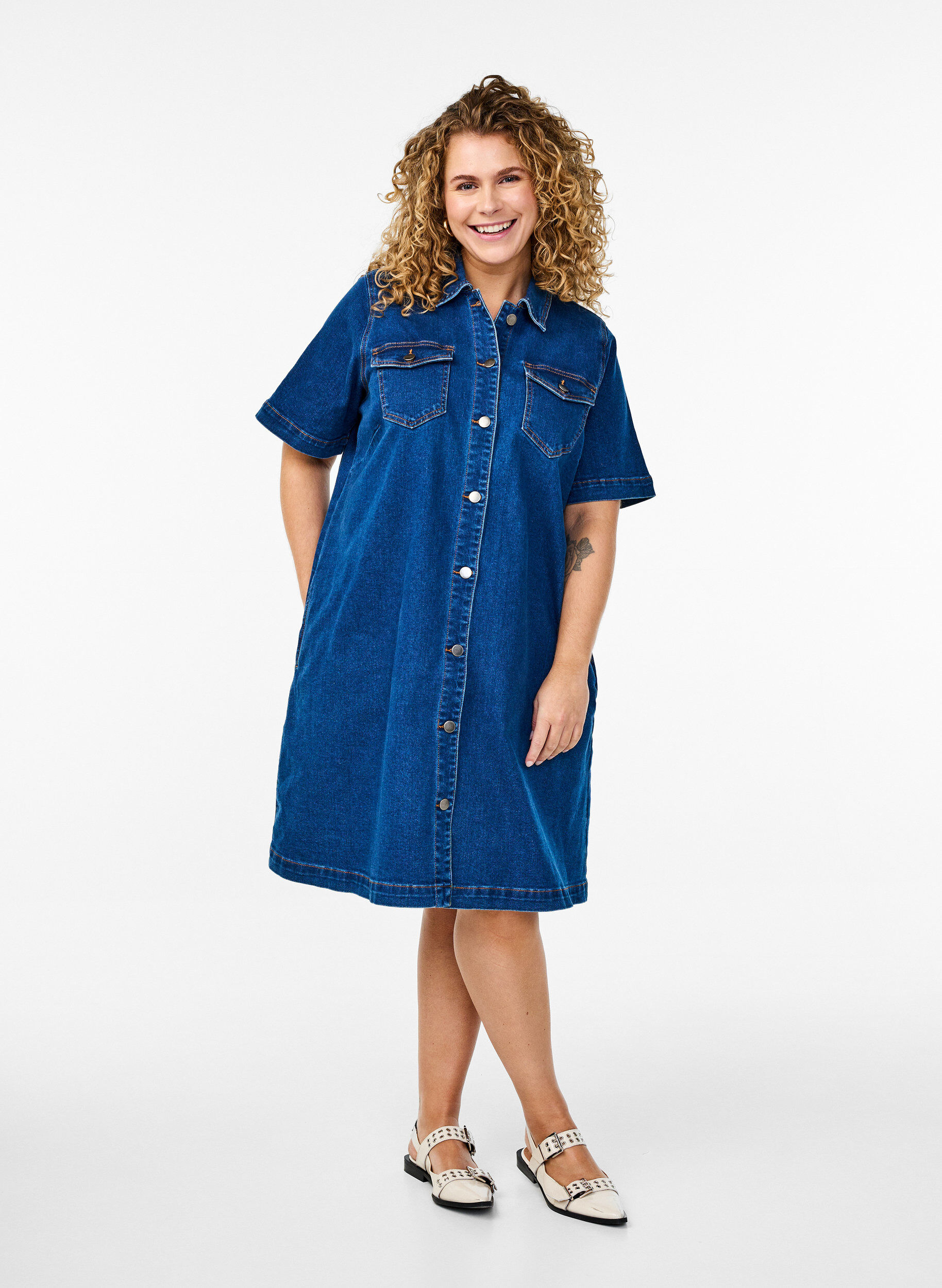 ZizziJeanskleid mit Kn&ouml;pfen und kurzen &Auml;rmeln, Blau, Model image number 1