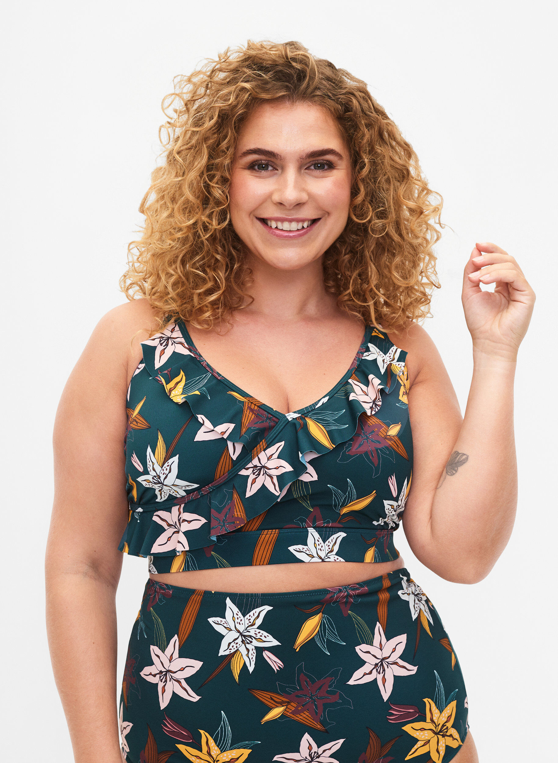 ZizziBikini-Top mit R&uuml;schendetails und Blumenprint, Gr&uuml;n, Model image number 0