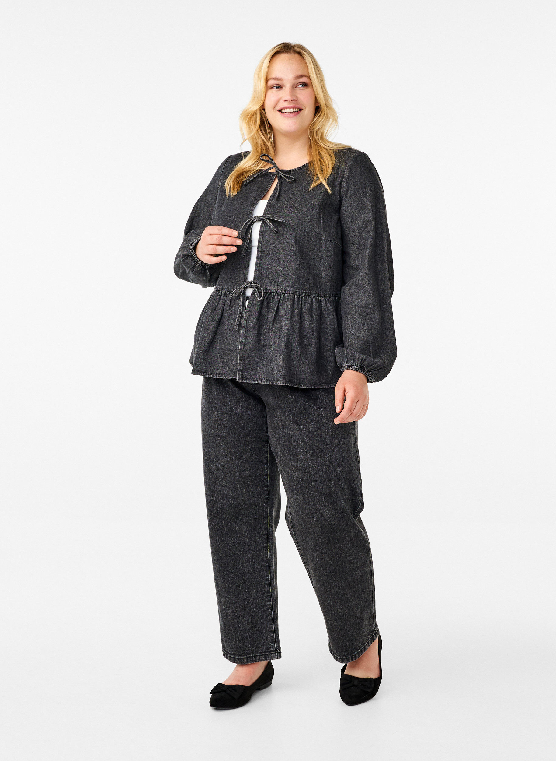 ZizziPeplum-Bluse aus Denim mit Bindeverschluss, Grau, Model image number 1