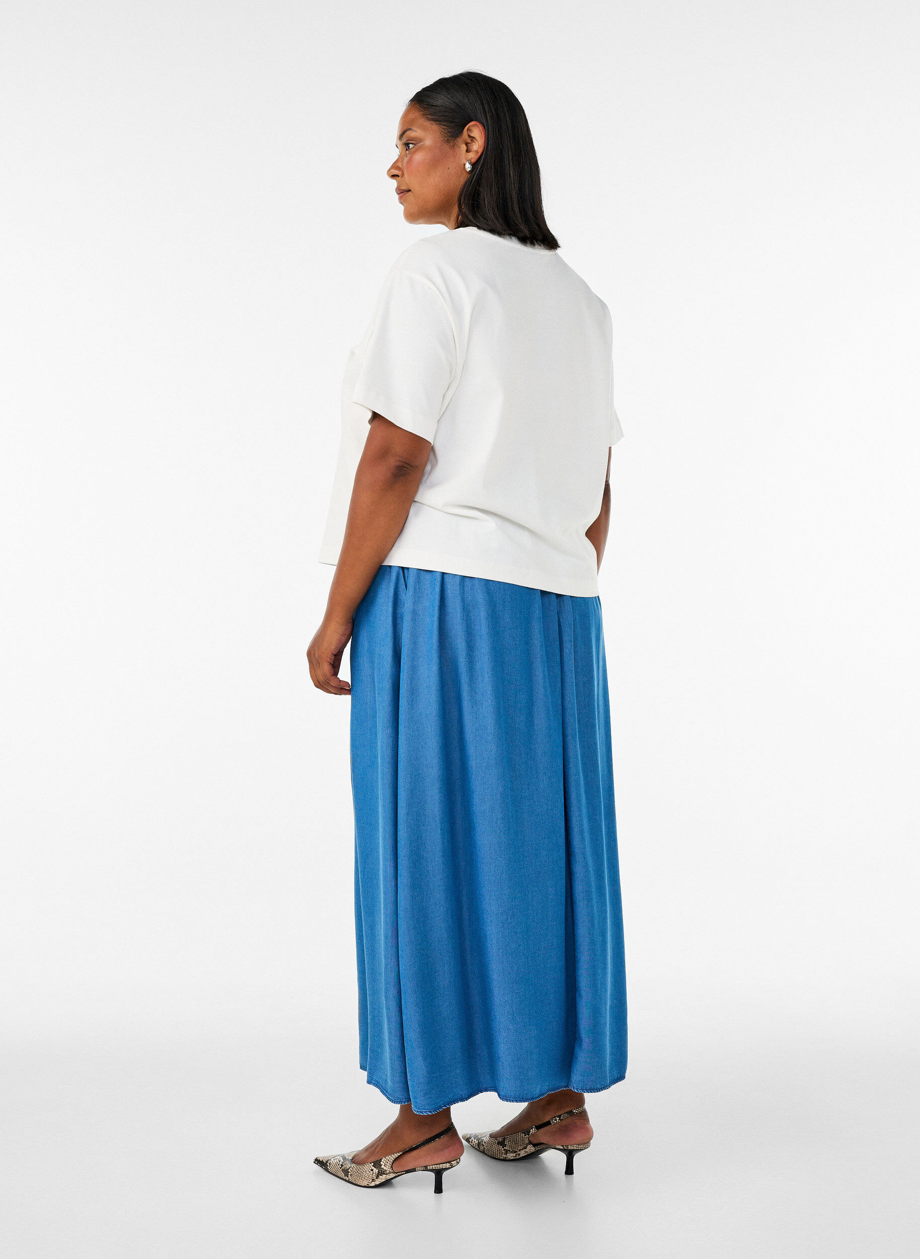 ZizziMaxirock aus TENCEL&trade; Lyocell mit Denim-Look, Blau, Model image number 1