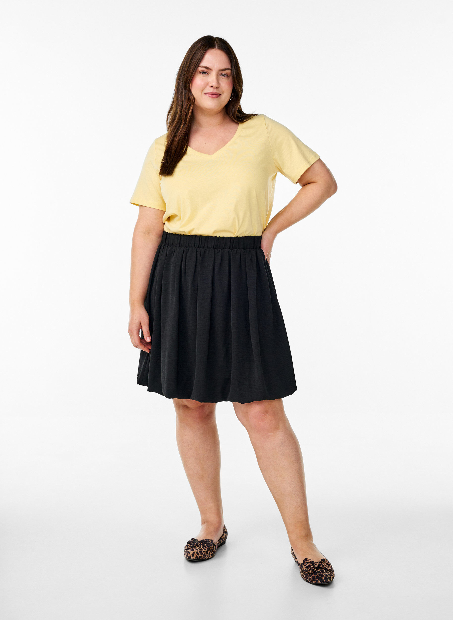 ZizziKurz&auml;rmeliges T-Shirt mit V-Ausschnitt, Gelb, Model image number 1