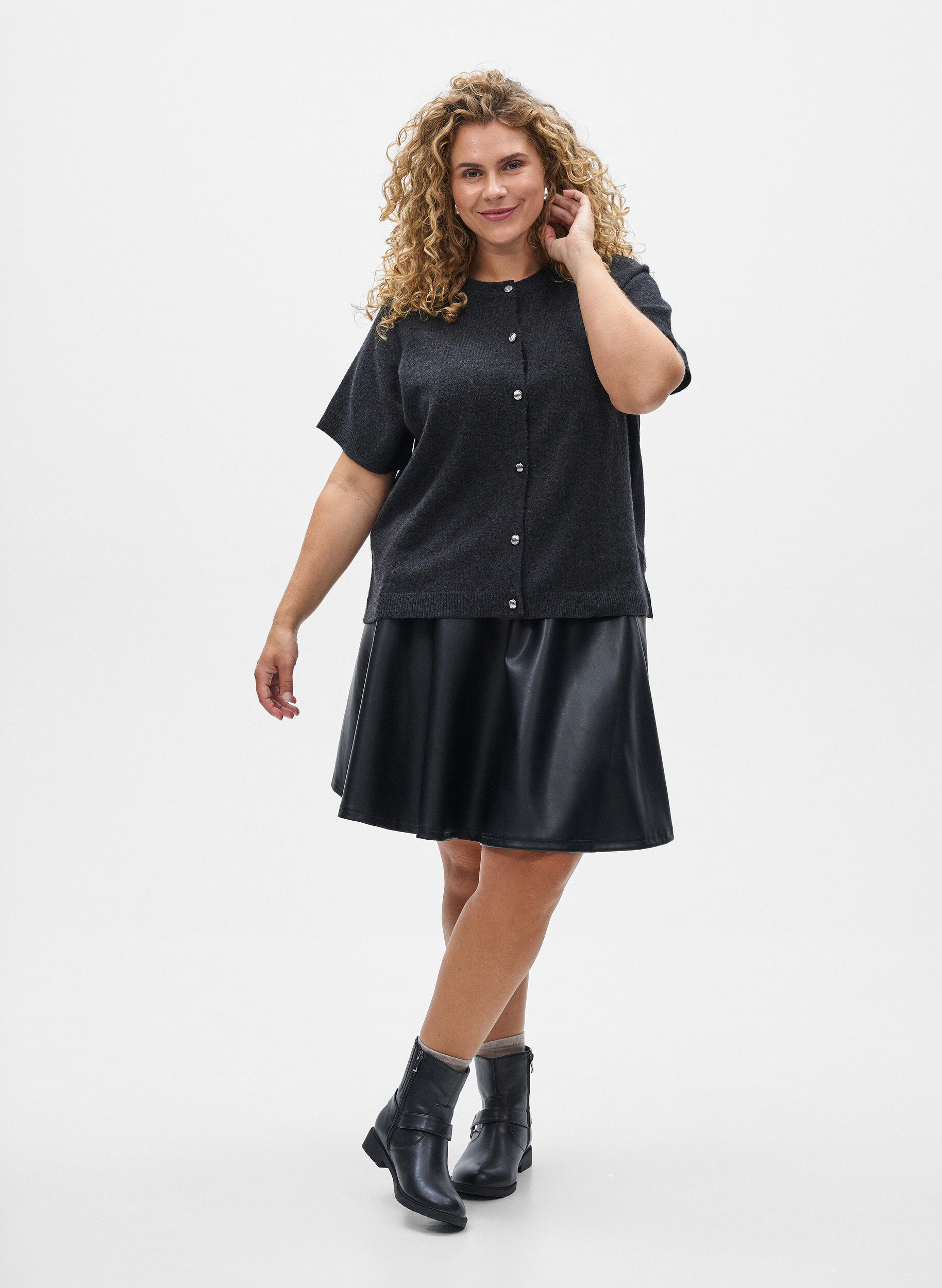 ZizziStrickjacke mit kurzen &Auml;rmeln, Grau, Model image number 1