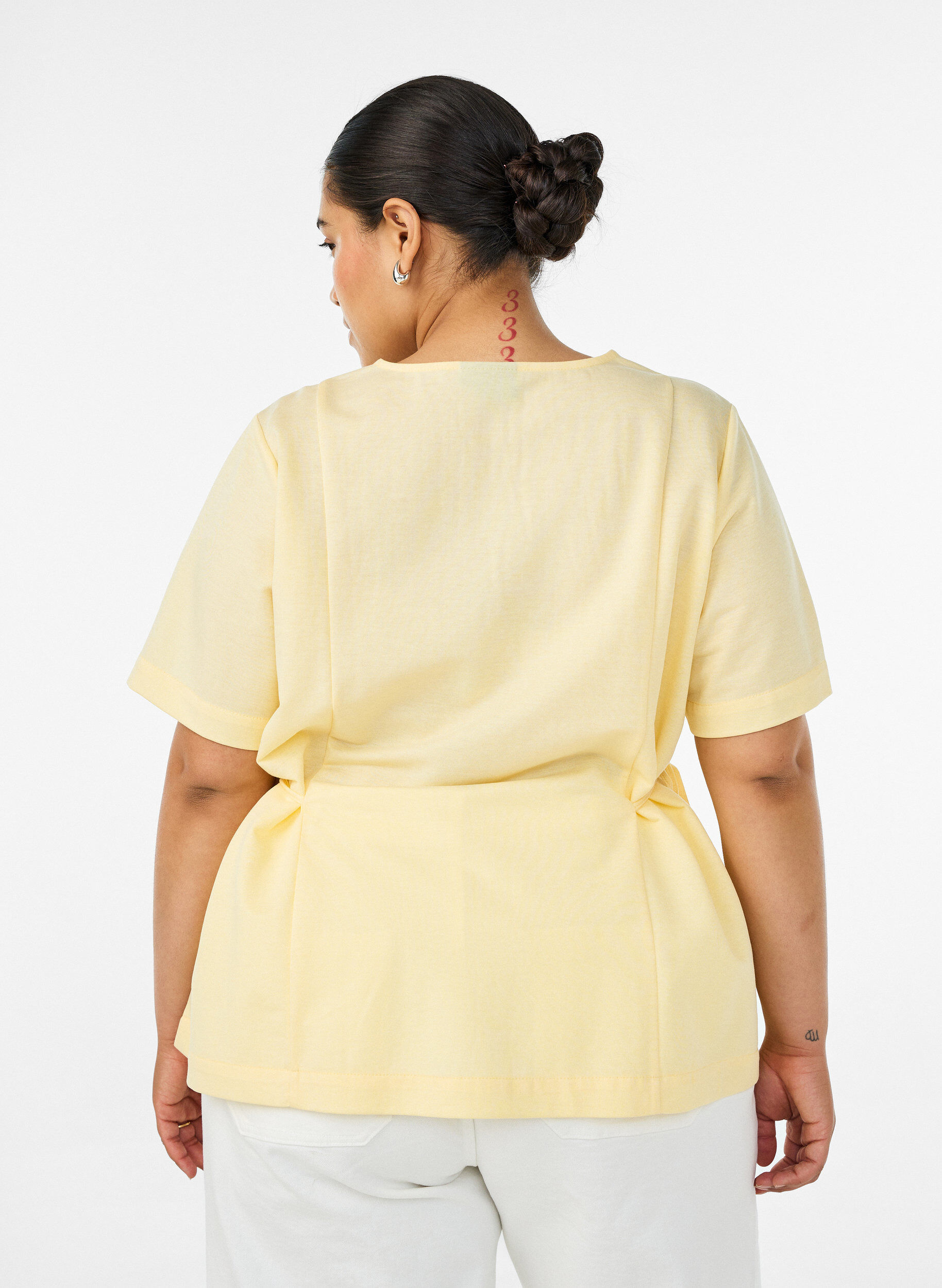 ZizziBluse aus einer Baumwollmischung mit V-Ausschnitt und Bindeband, Gelb, Model image number 2