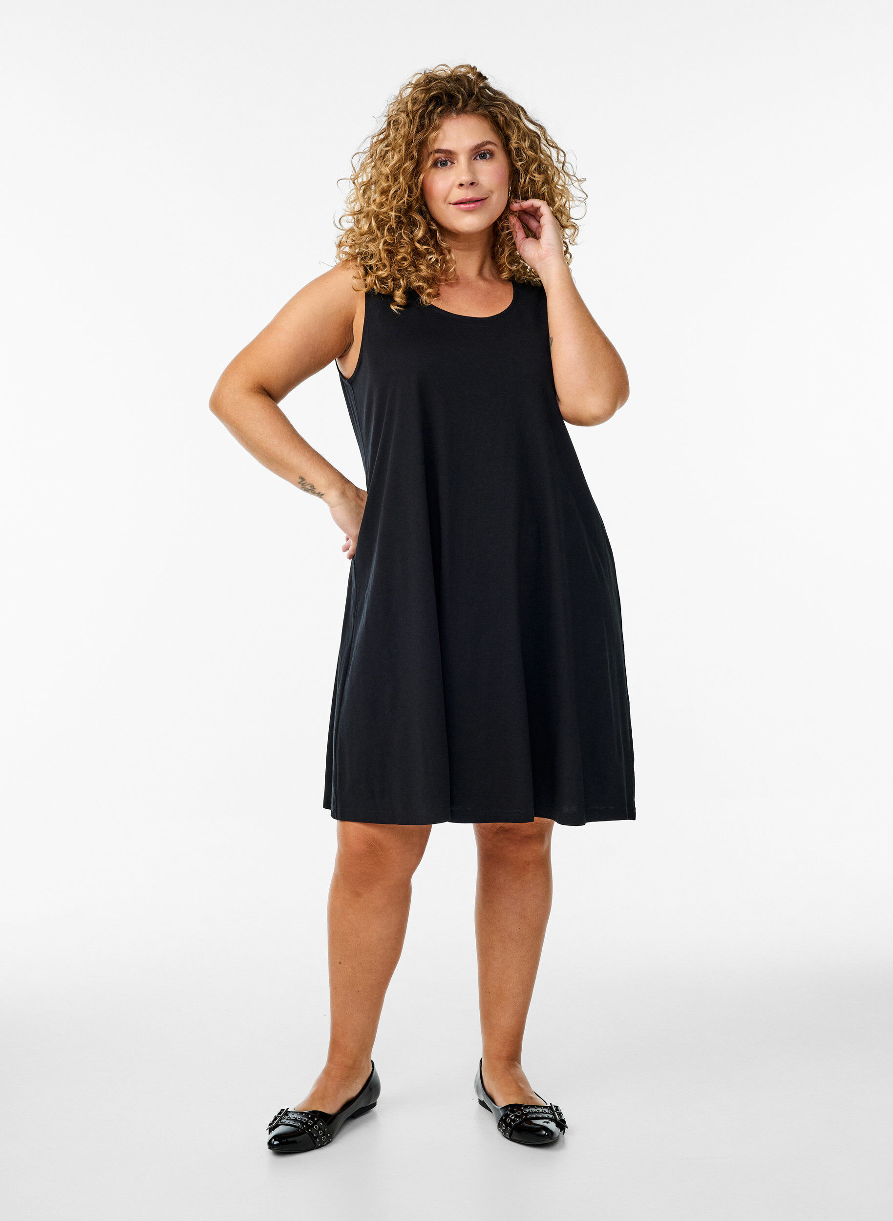 Zizzi&Auml;rmelloses Kleid in A-Linie, Schwarz, Model image number 1