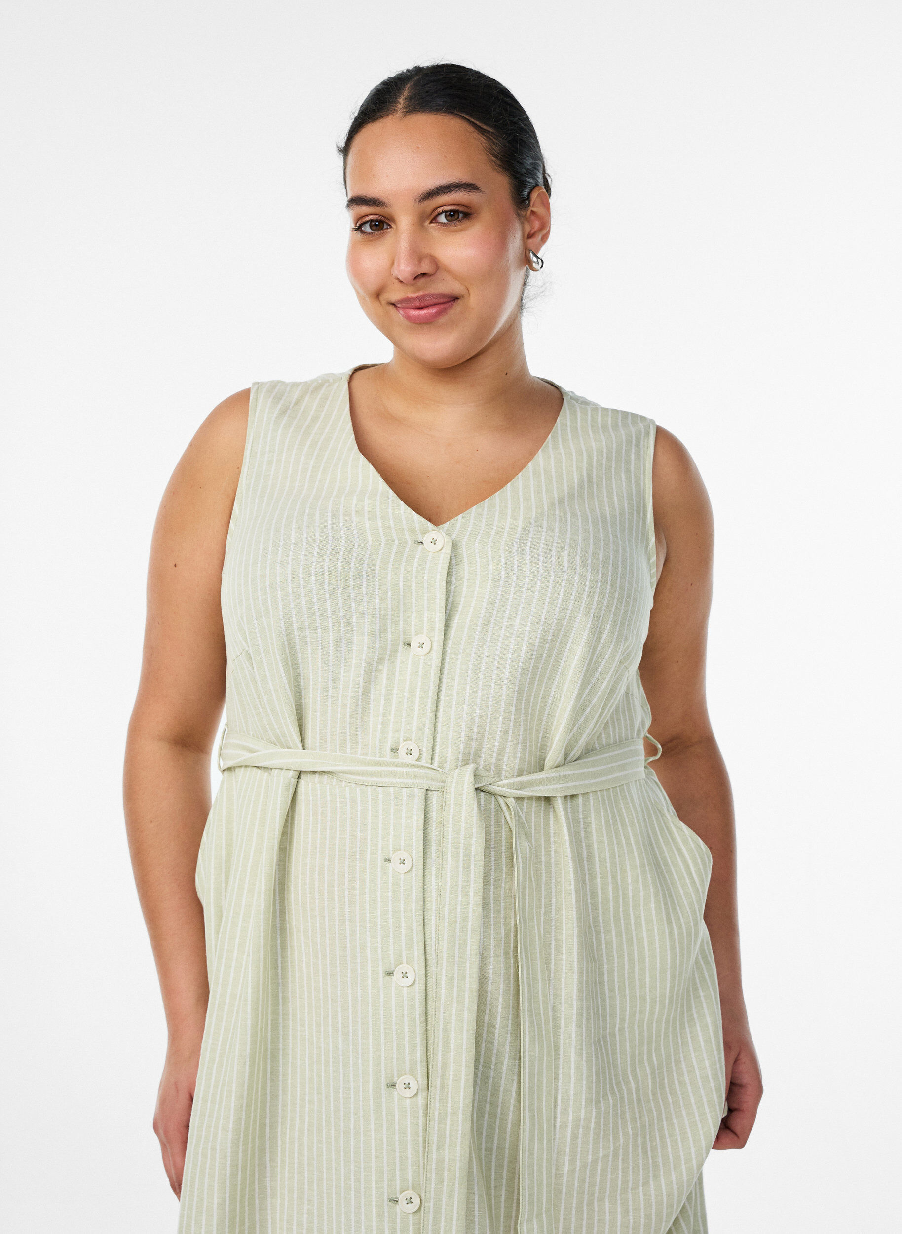 Zizzi&Auml;rmelloses gestreiftes Midikleid aus Leinen und Viskose, Gr&uuml;n, Model image number 2