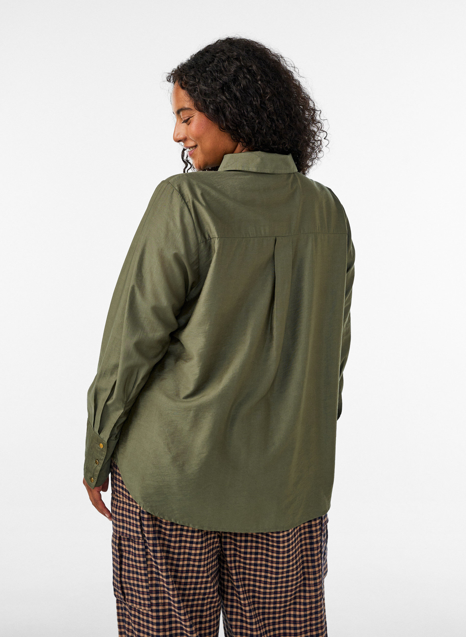 ZizziBluse aus Viskose mit goldenen Kn&ouml;pfen, Gr&uuml;n, Model image number 2
