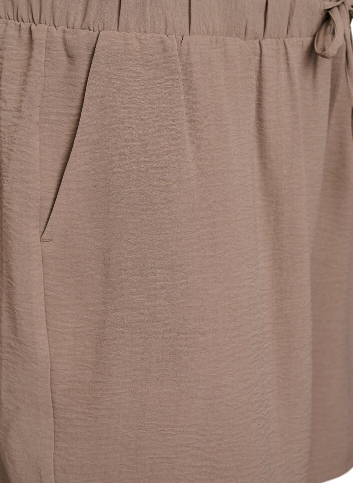 Kurze Hose mit Taschen und elastischem Bund, Braun, Packshot image number 2