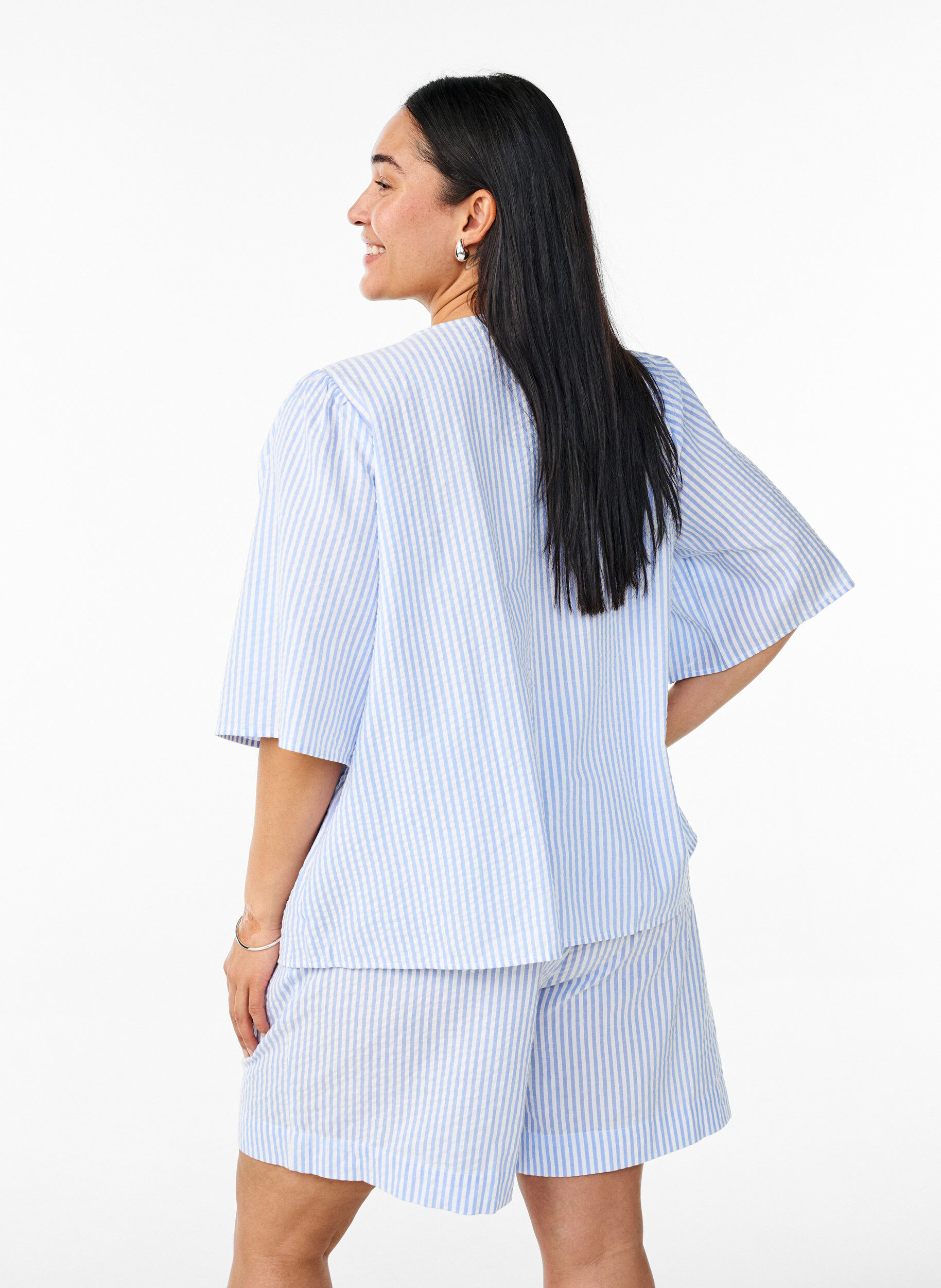 ZizziFLASH - Kurze Hosen mit Streifen und hoher Taille, Blau, Model image number 2