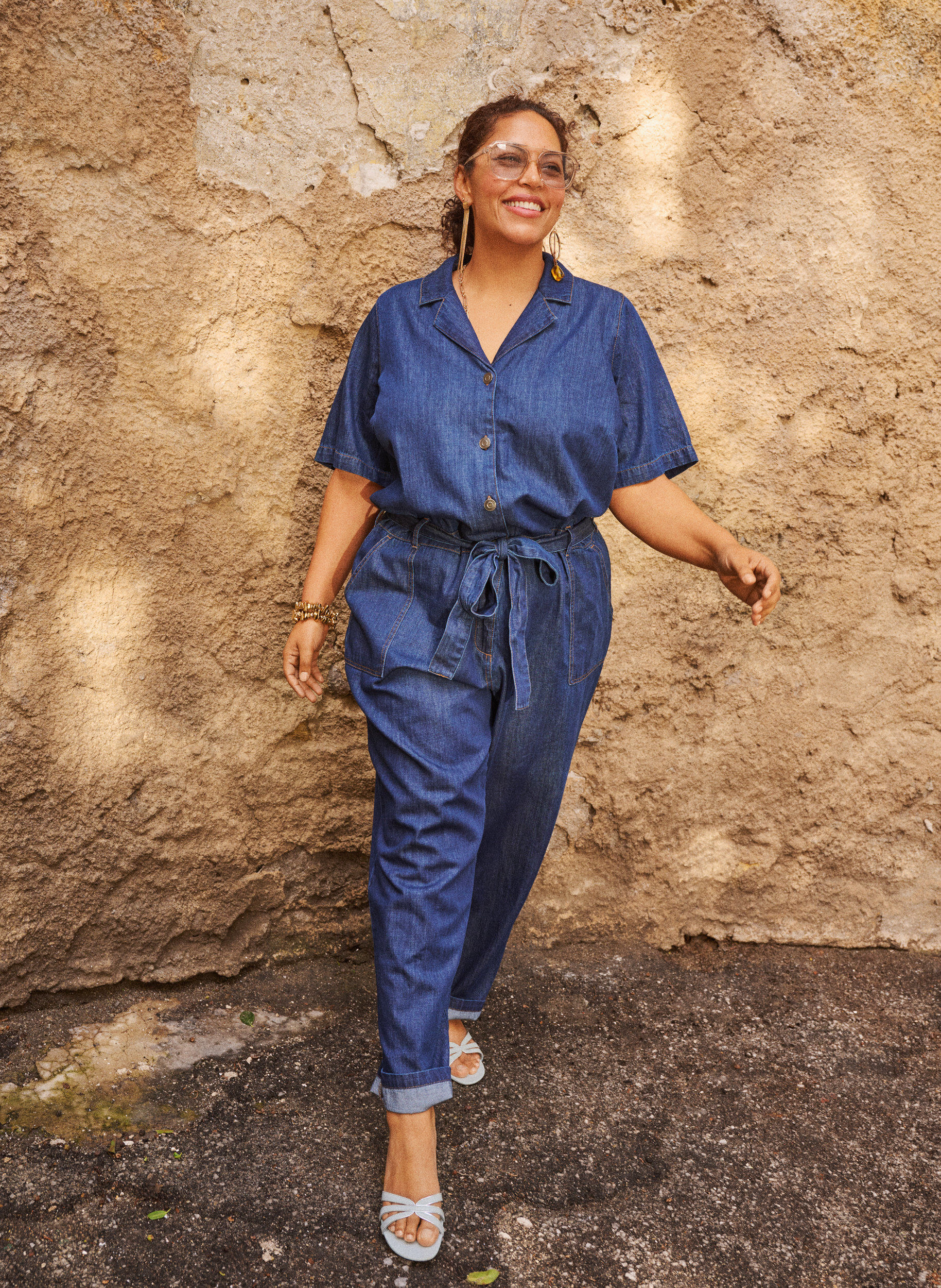 ZizziDenim-Jumpsuit mit kurzen &Auml;rmeln und Bindeg&uuml;rtel, Blau, Image image number 0