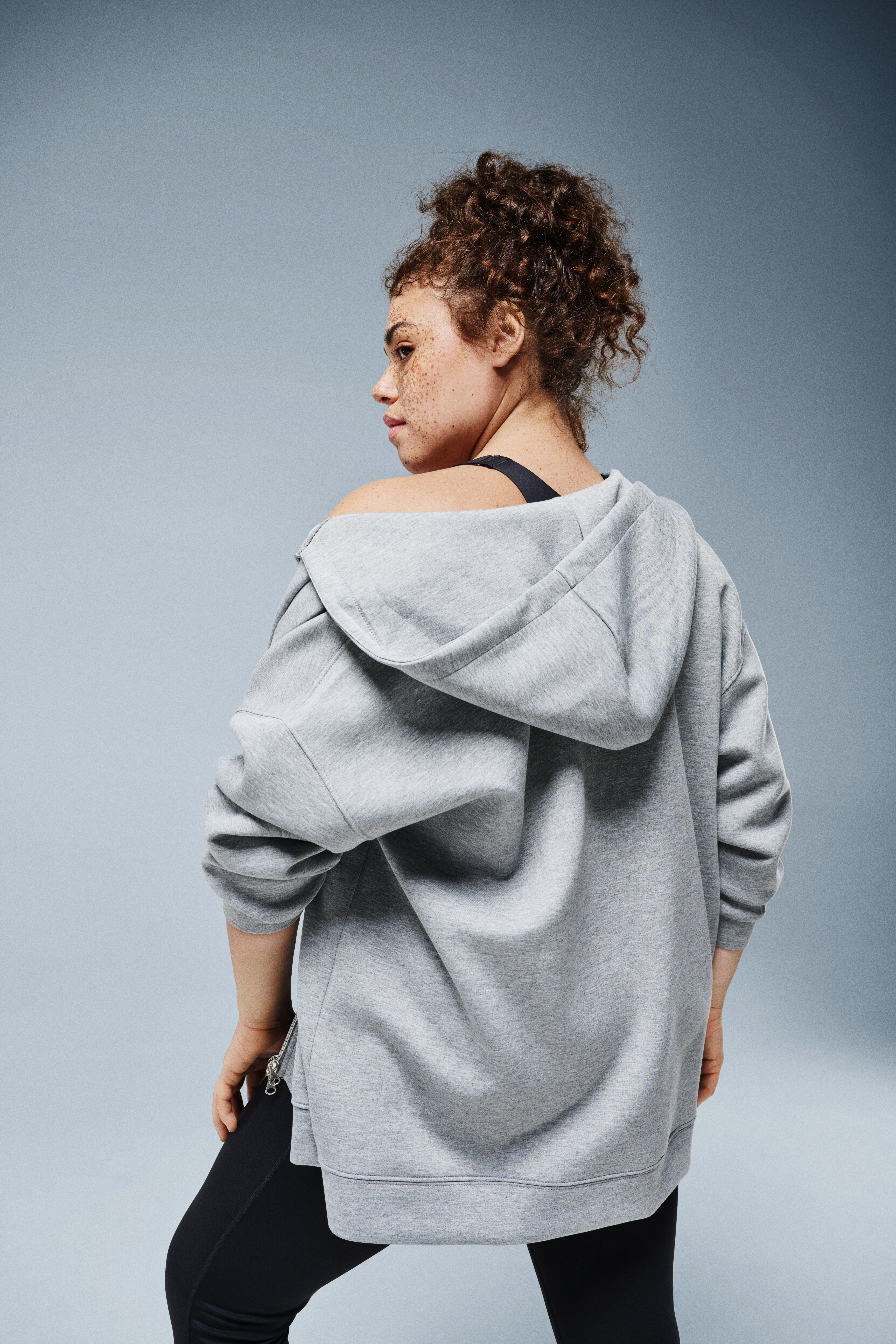 ZizziSportlicher Look mit Kapuzenpullover, , Model