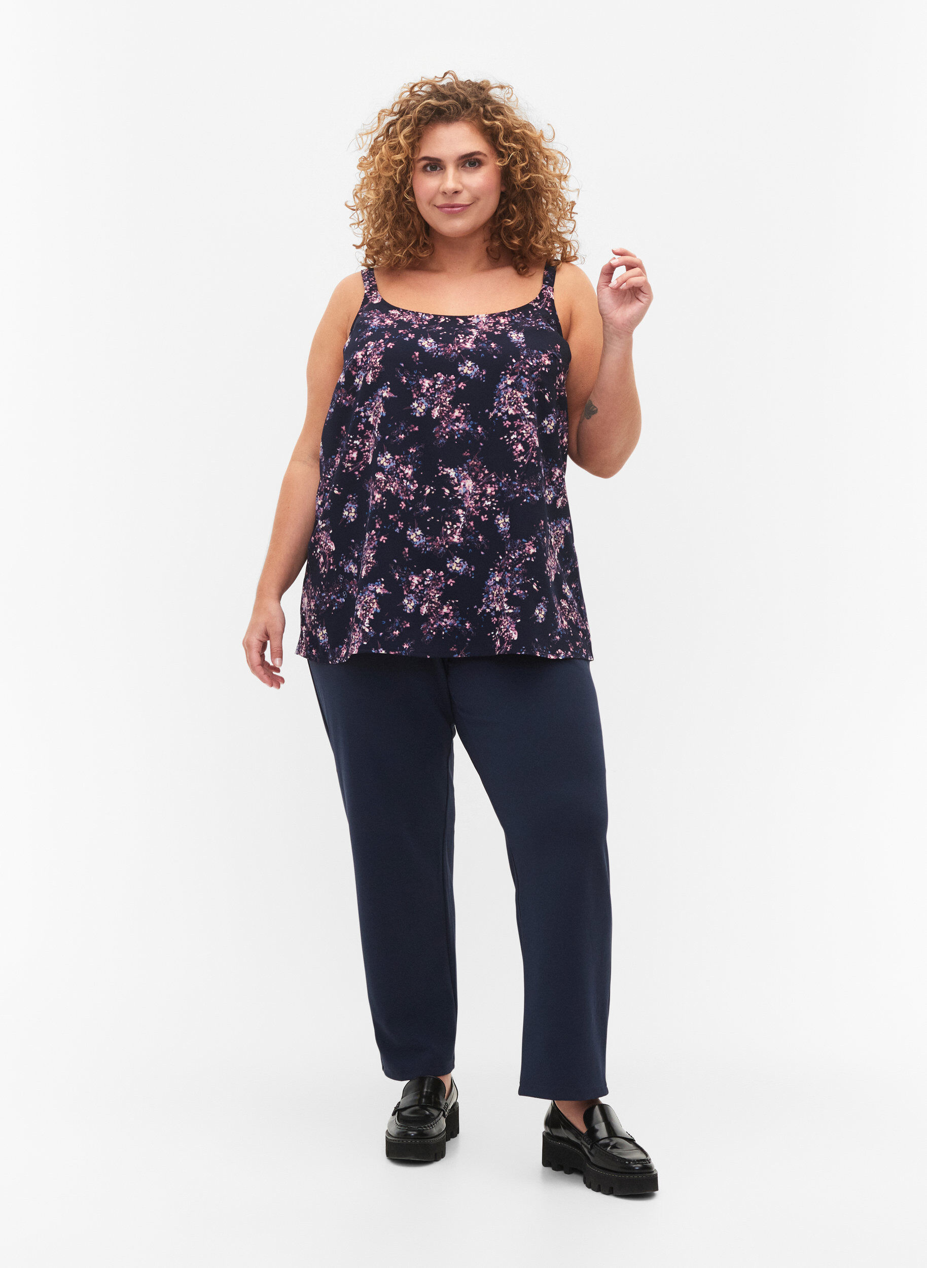 ZizziFLASH - Top mit Print, Navy Rose Flower, Model image number 2
