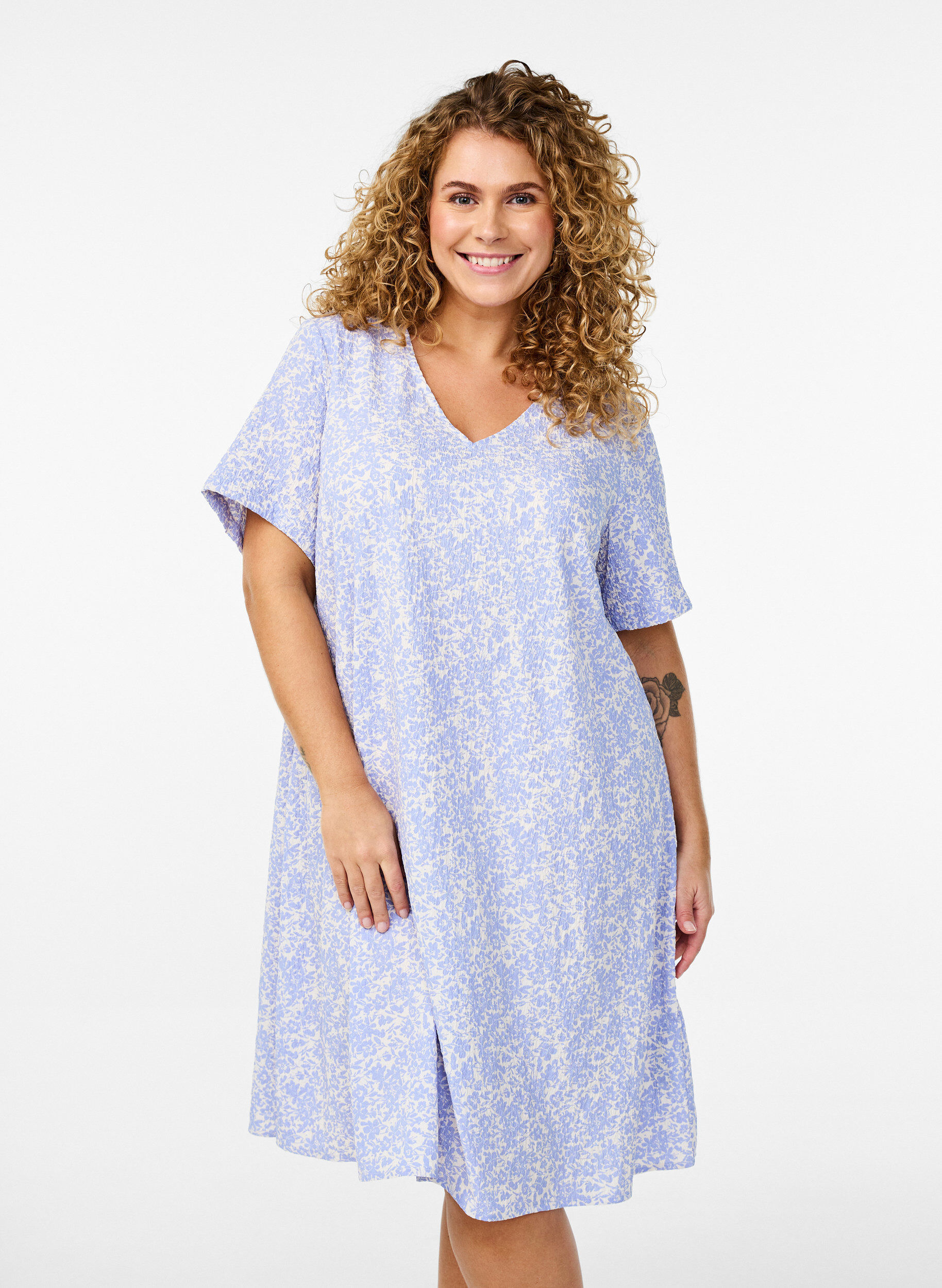 ZizziFLASH - Kleid mit kurzen &Auml;rmeln und V-Ausschnitt, Blau, Model image number 0