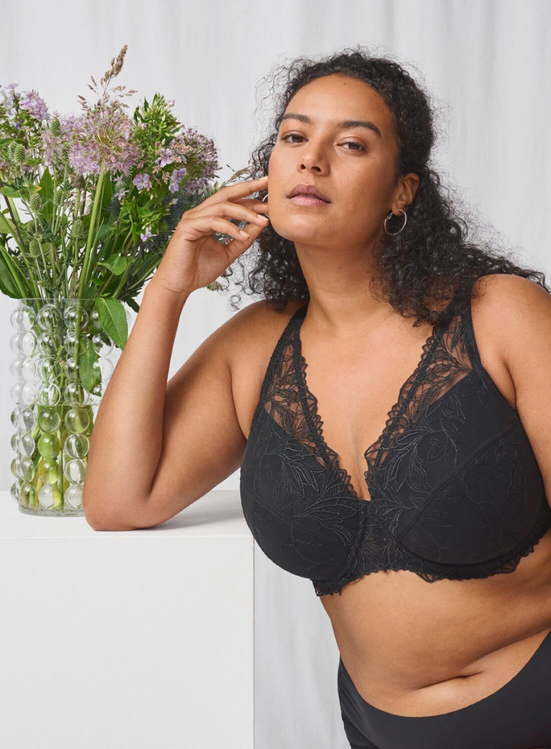 Gepolsterter Spitzen-BH mit nahtlosem Stringtanga, , Model