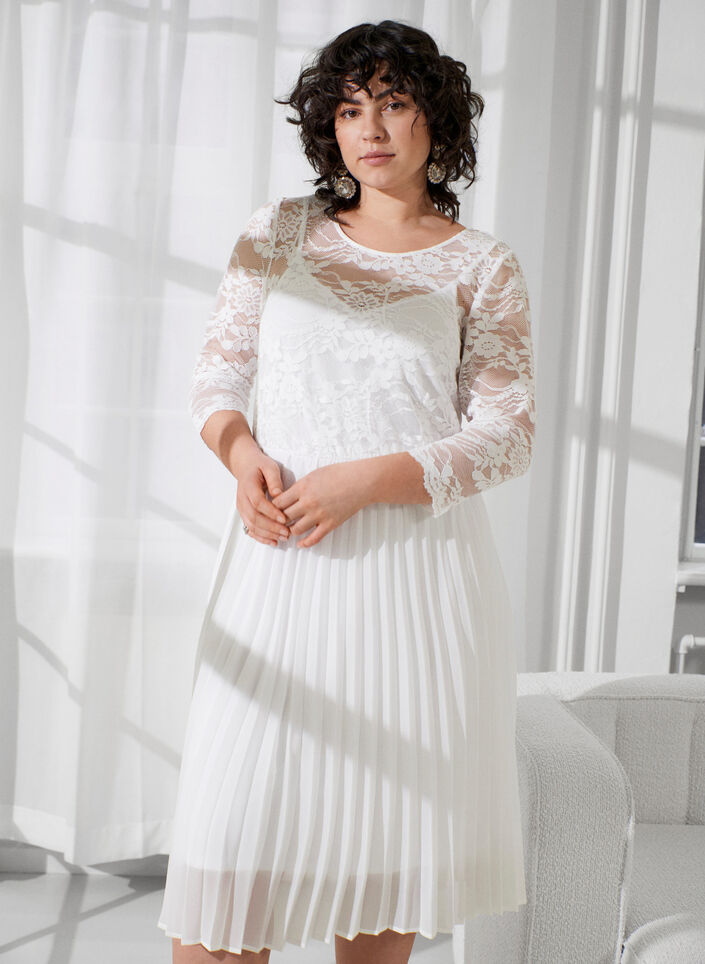 Plissiertes Kleid mit Spitze und 3/4-Ärmeln, Bright White, Image