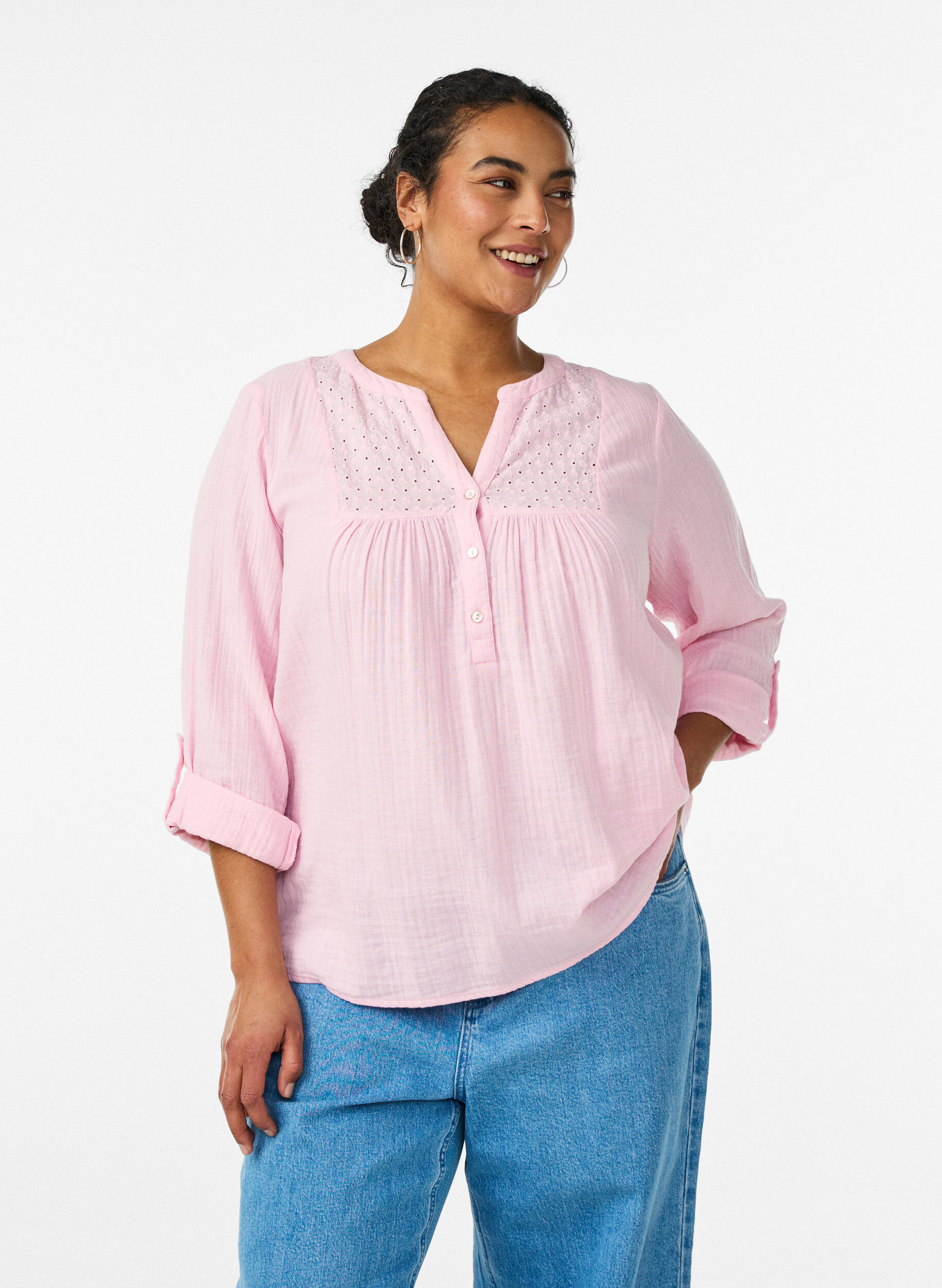 Bluse aus Baumwollmusselin mit Lochstickerei, Rot, Model