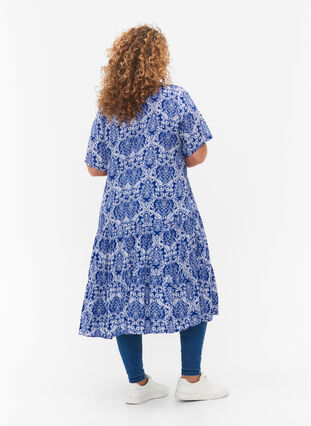 Kurzärmliges Viskose-Kleid mit Aufdruck, S. the web Oriental, Model image number 1