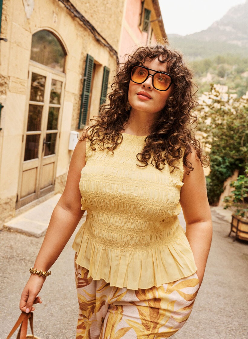 Smocktop mit U-Boot-Ausschnitt und Peplumsaum, Gelb, Image image number 0