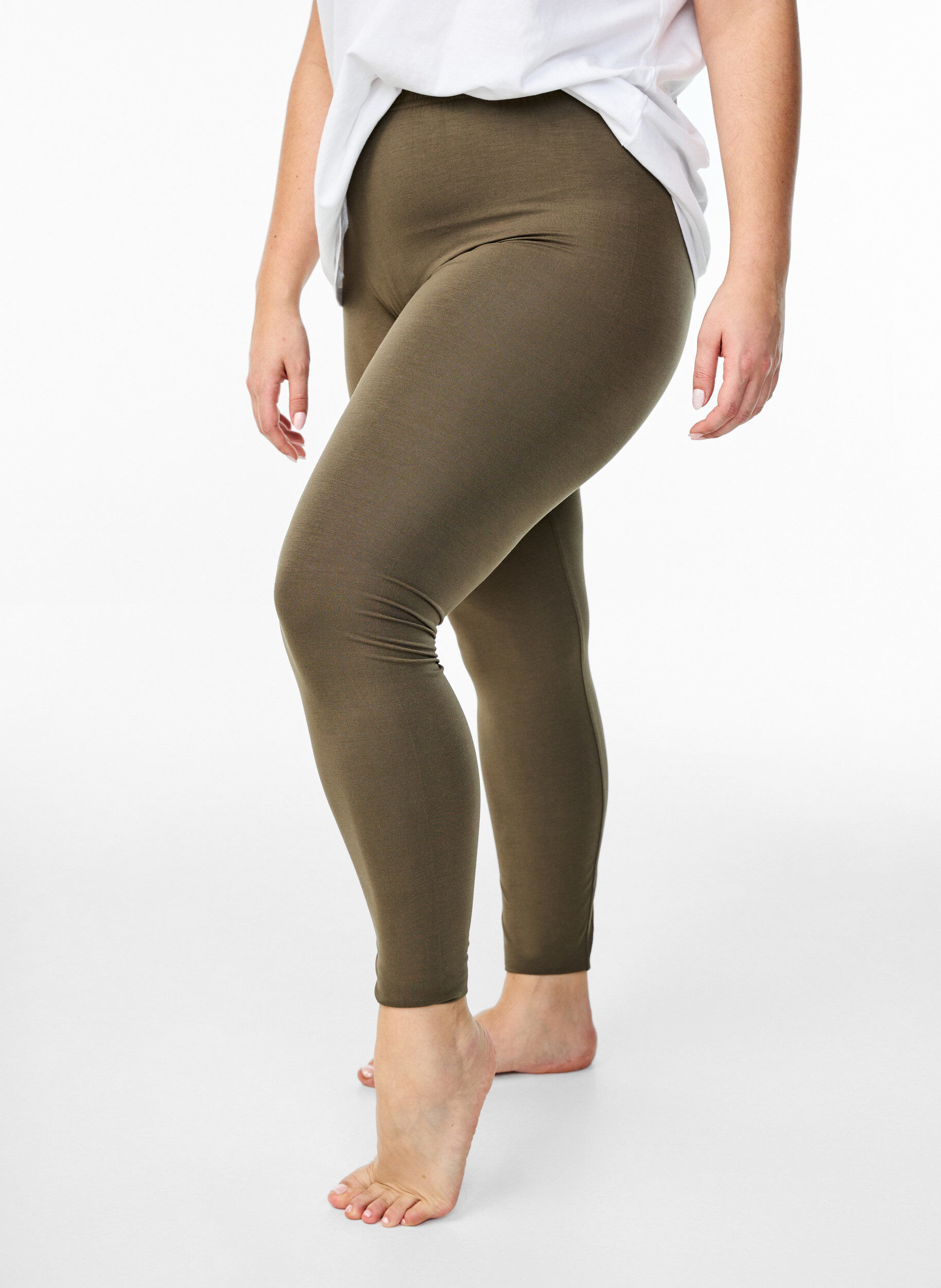 Basic Leggings aus Viskose, Gr&uuml;n, Model