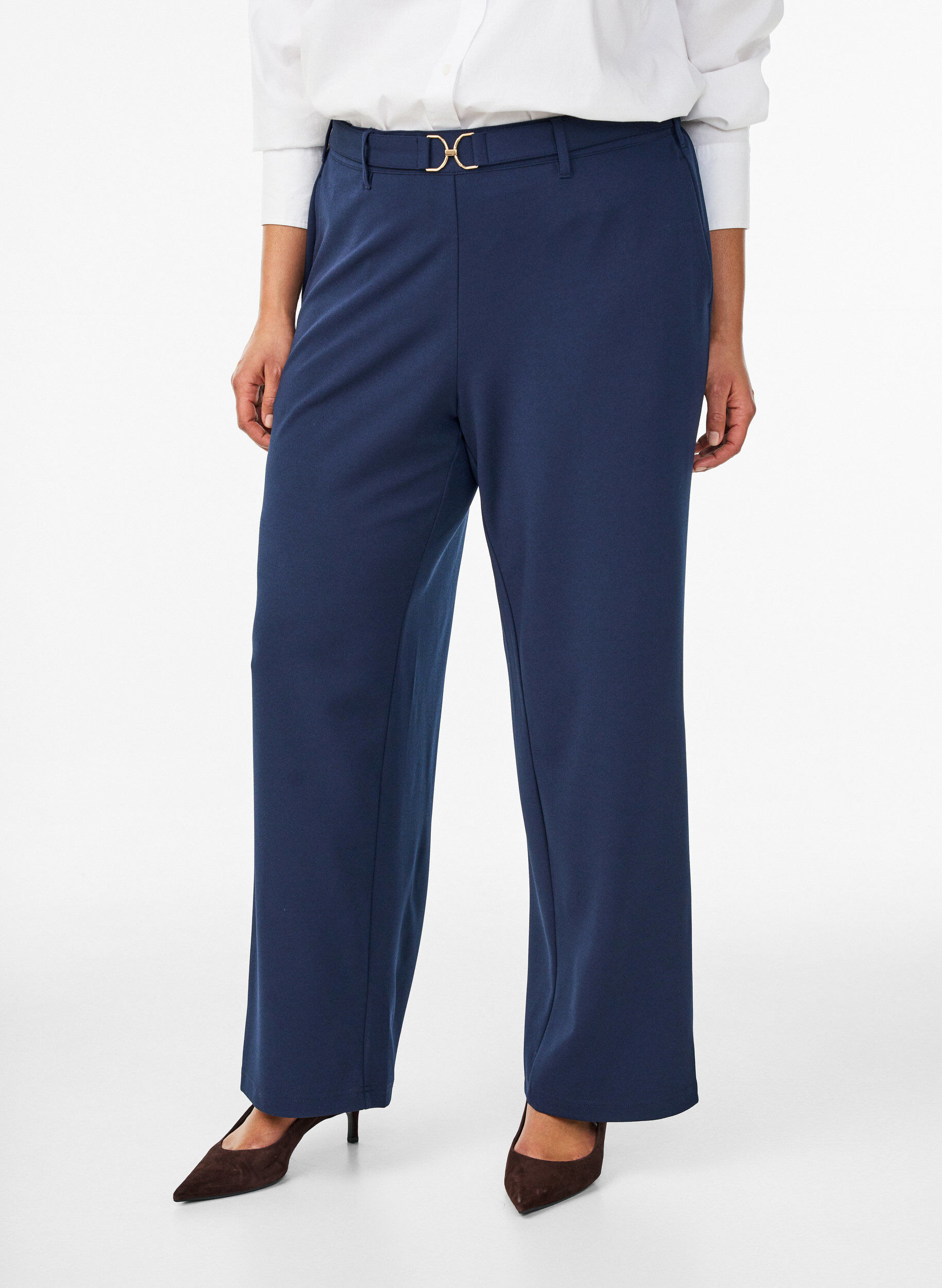 ZizziHoch taillierte Hose mit G&uuml;rtel und goldener Schnalle, Blau, Model image number 2
