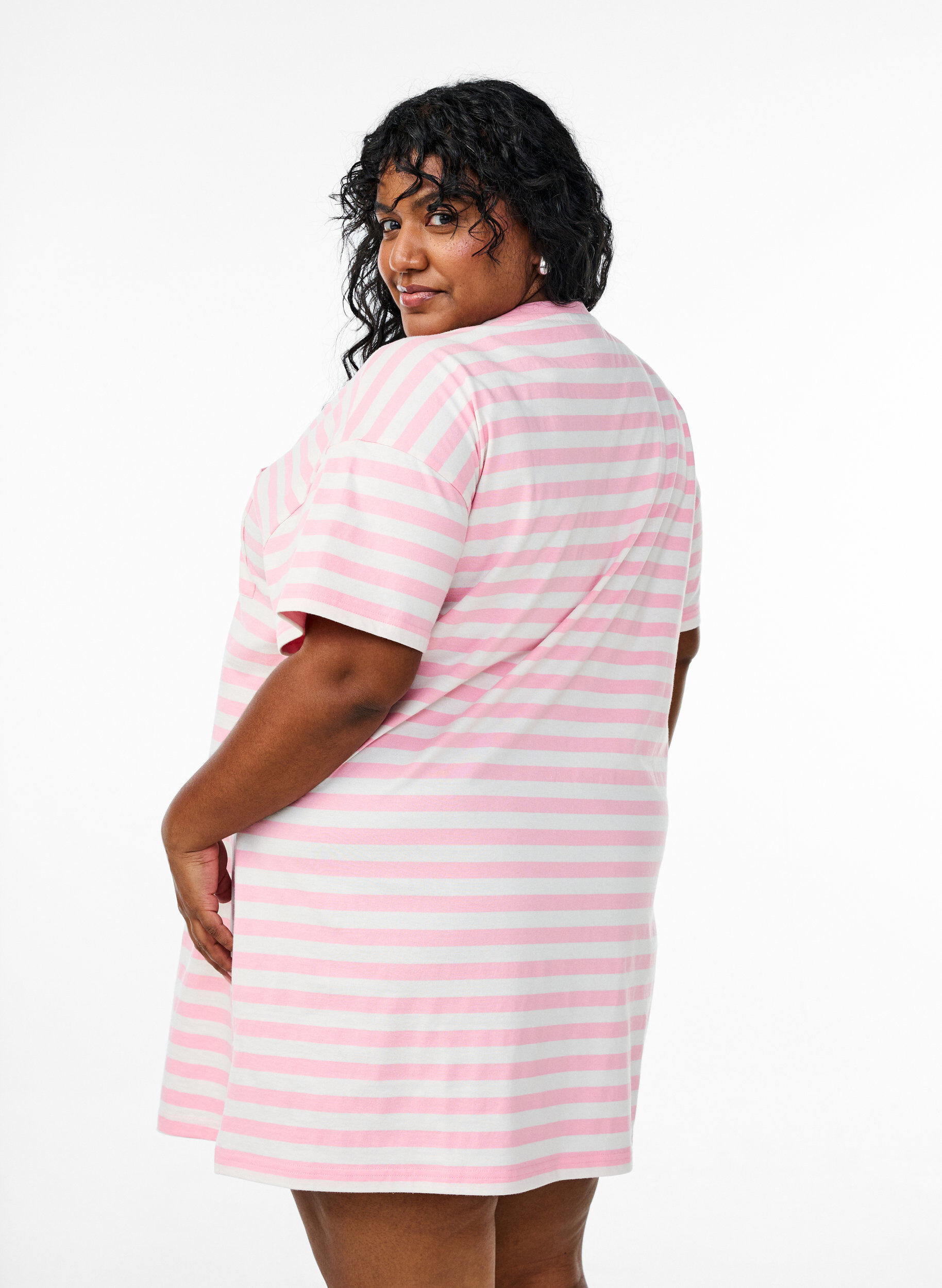 ZizziLanges Nachtshirt aus Bio-Baumwolle mit Streifen, Pink, Model image number 2