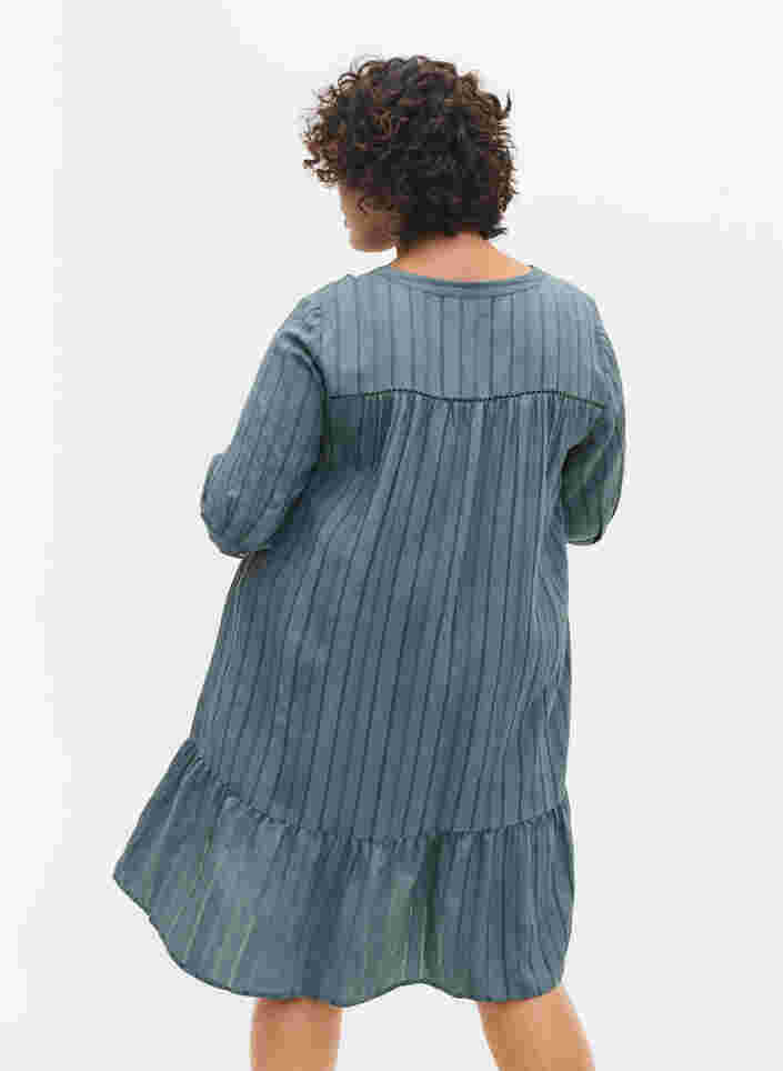 gestreiftes Viskose Kleid mit Spitzenbändern, Goblin Blue, Model image number 1