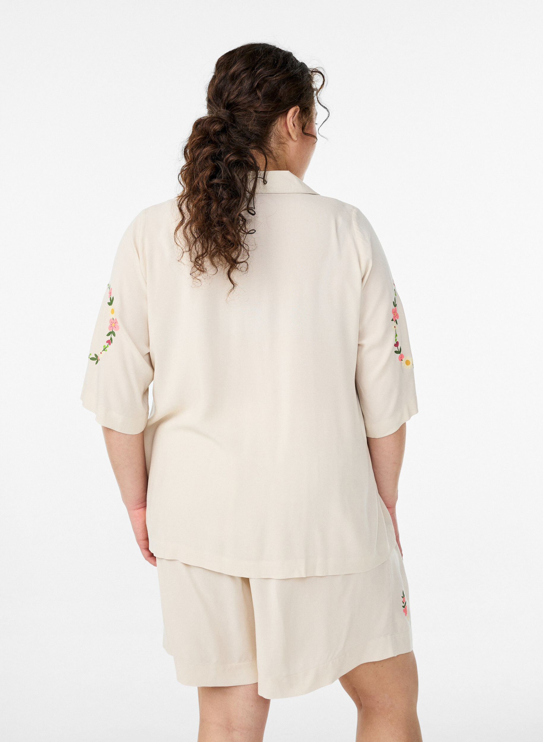 ZizziLockere Pyjamashorts aus Viskose mit hoher Taille, Beige, Model image number 2