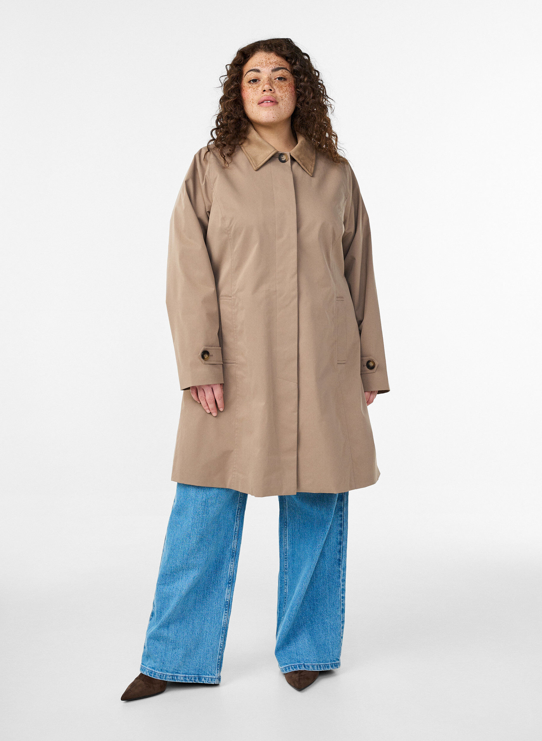 ZizziFr&uuml;hlingsjacke mit Kragen aus Wildlederimitat und verdeckter Knopfleiste, Beige, Model image number 0
