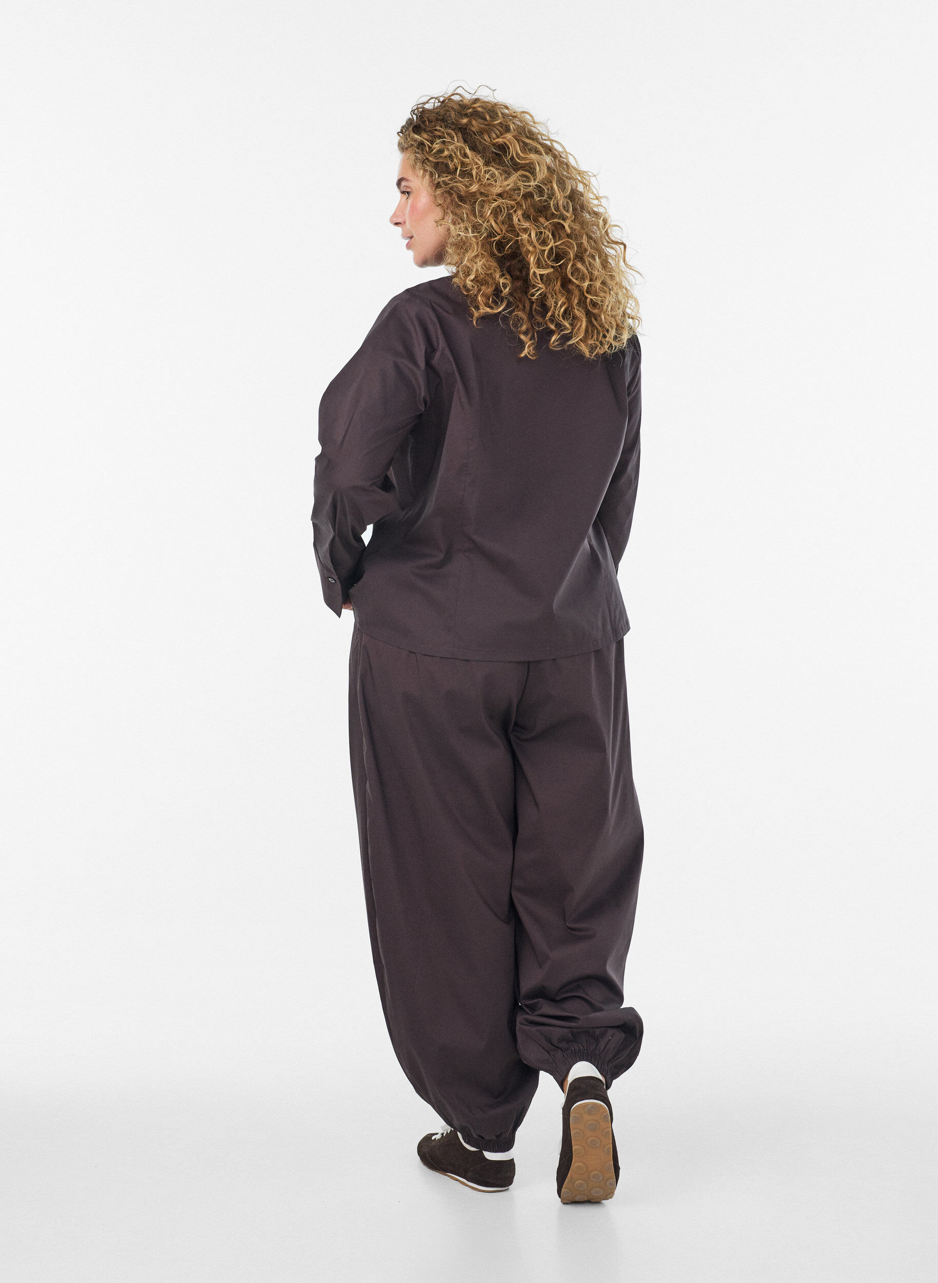 ZizziBallonhose mit Taschen und elastischem Bund, Braun, Model image number 1