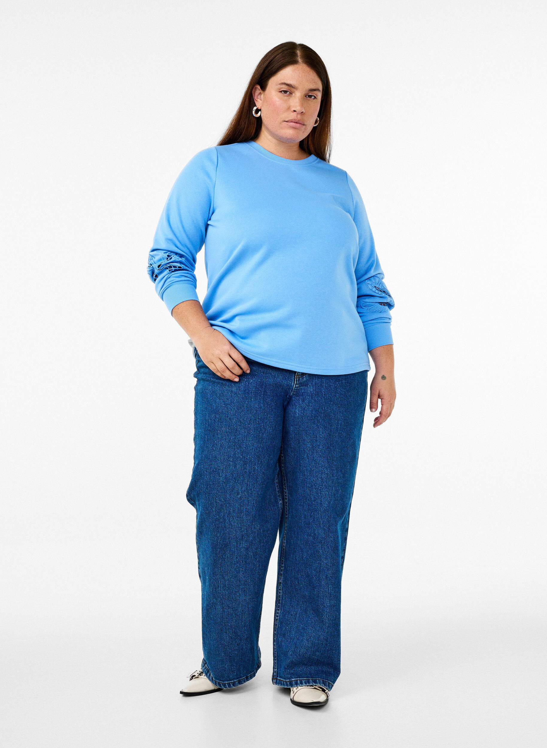 ZizziSweatshirt mit aufgestickten Cut-Outs, Della Robbia Blue, Model image number 2