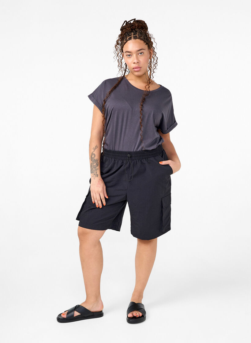 Kurzärmliges T-Shirt aus einer Baumwollmischung, Grau, Model image number 1