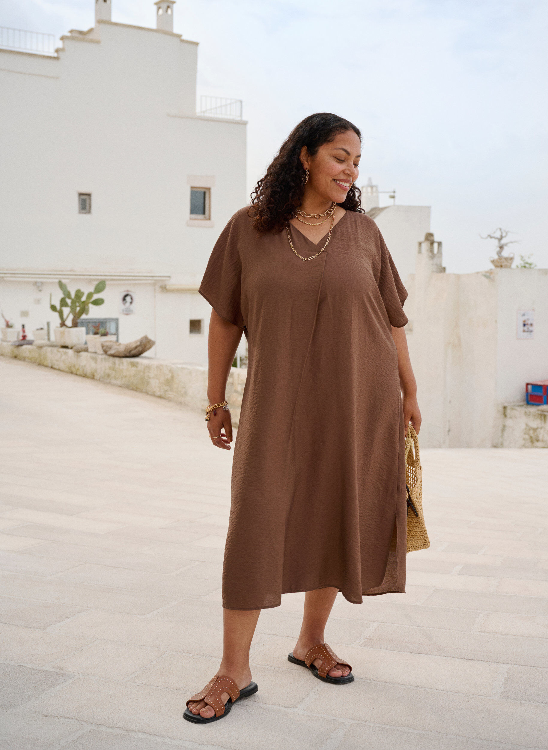 Kleid aus Viskose mit V-Ausschnitt