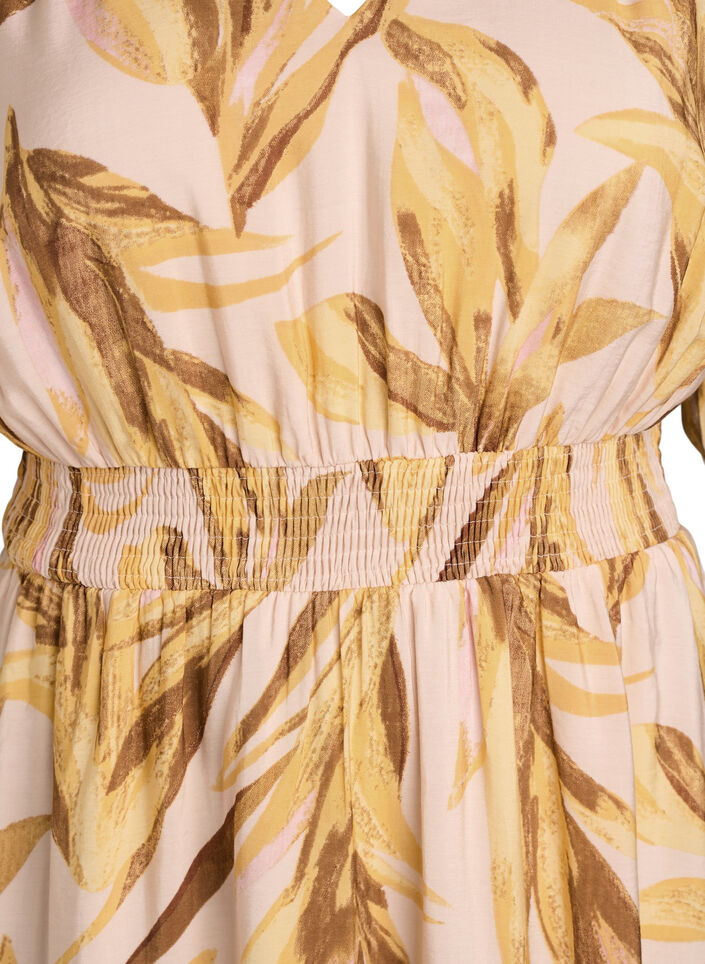 Midikleid aus Viskose mit Blattmuster und gesmokter Taille, Gelb, Packshot image number 2