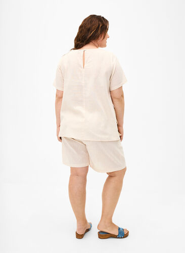 Weite kurze Hosen aus Baumwoll-Leinen-Mischgewebe, Sandshell, Model image number 1