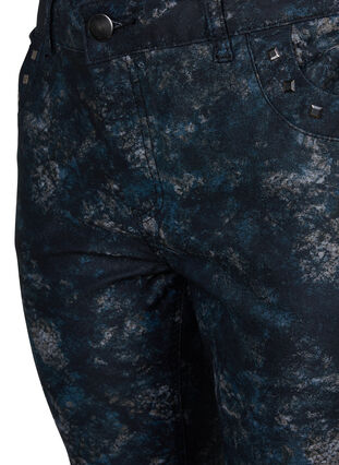 Emily-Jeans mit Muster und Nieten, Black AOP, Packshot image number 2