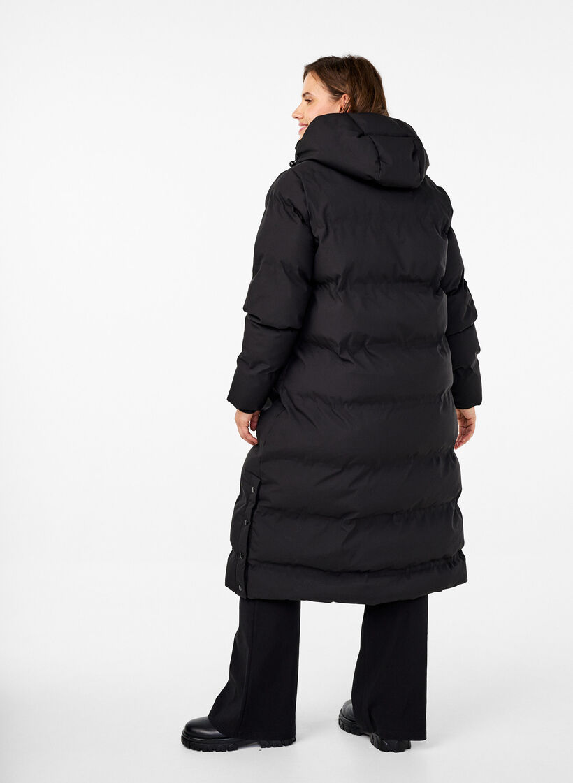 Langer Winter-Steppmantel mit Kapuze, Schwarz, Model image number 1