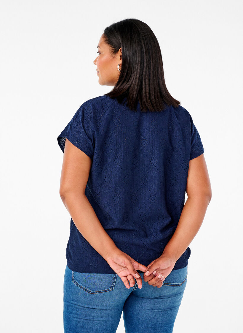 Bluse mit kurzen Ärmeln und floralen Stickereien, Naval Academy, Model image number 1