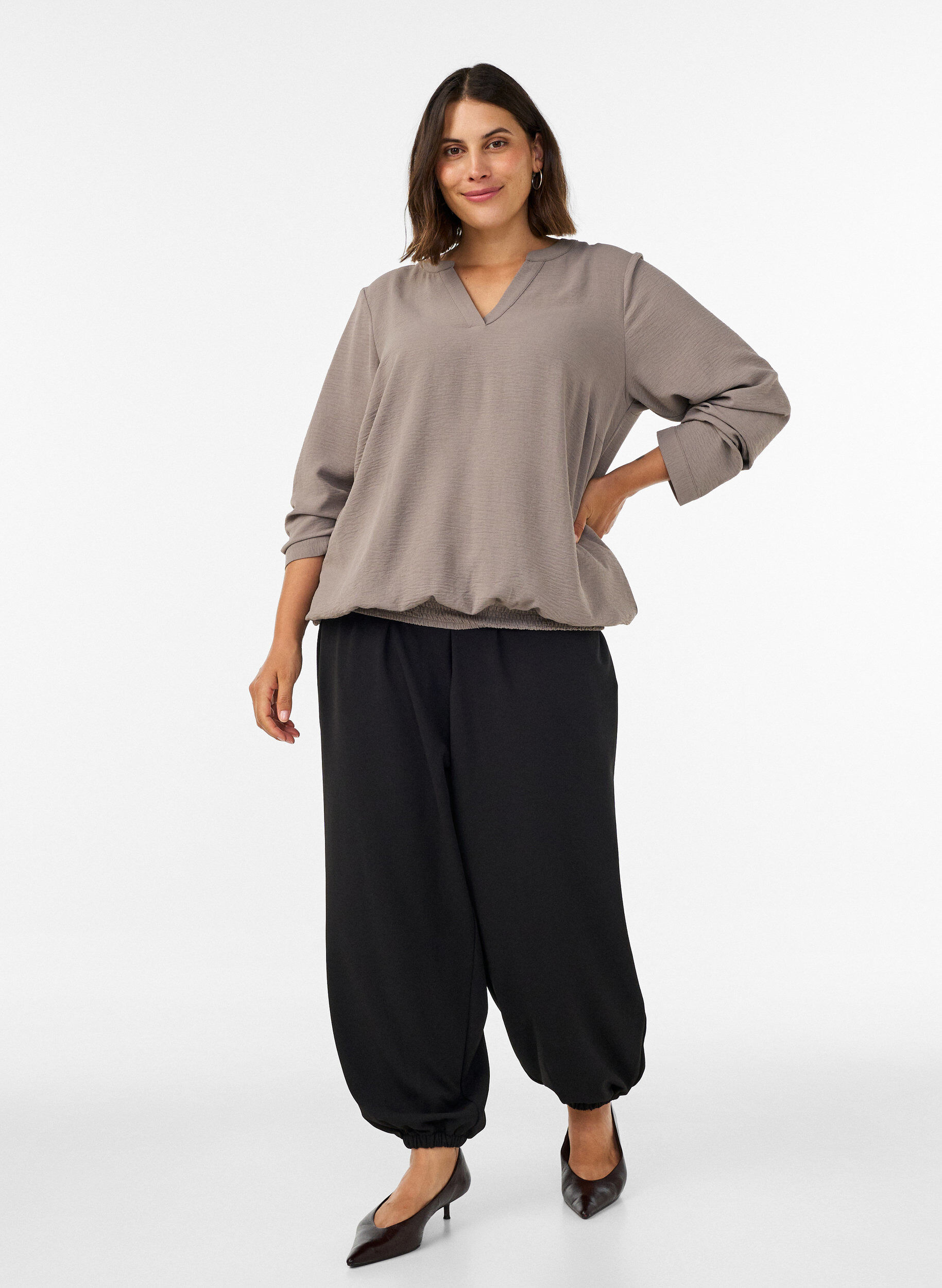ZizziBluse in Ballon-Silhouette mit V-Ausschnitt, Beige, Model image number 1