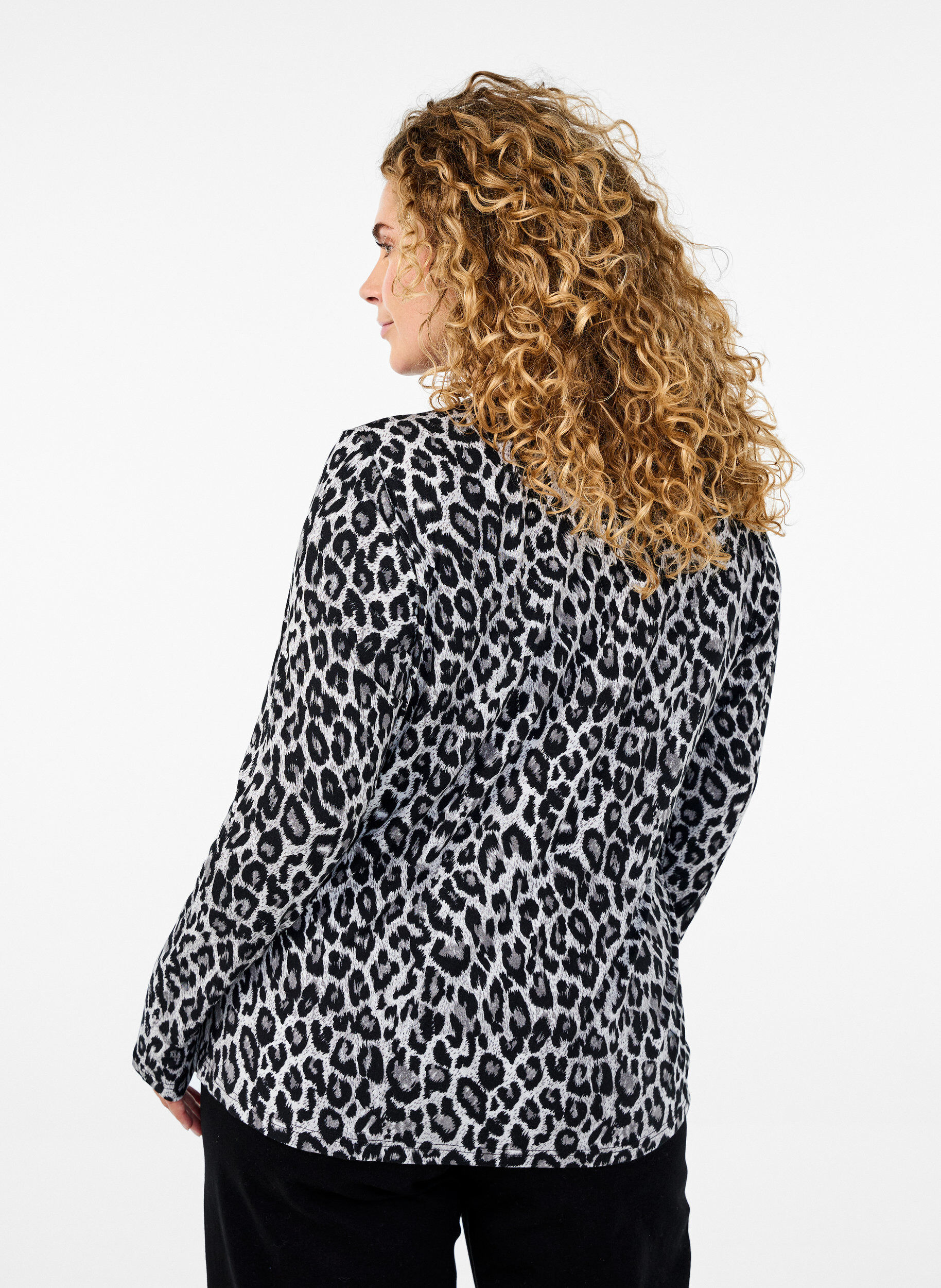 ZizziLang&auml;rmlige Bluse mit Leopardenmuster, Grau, Model image number 2