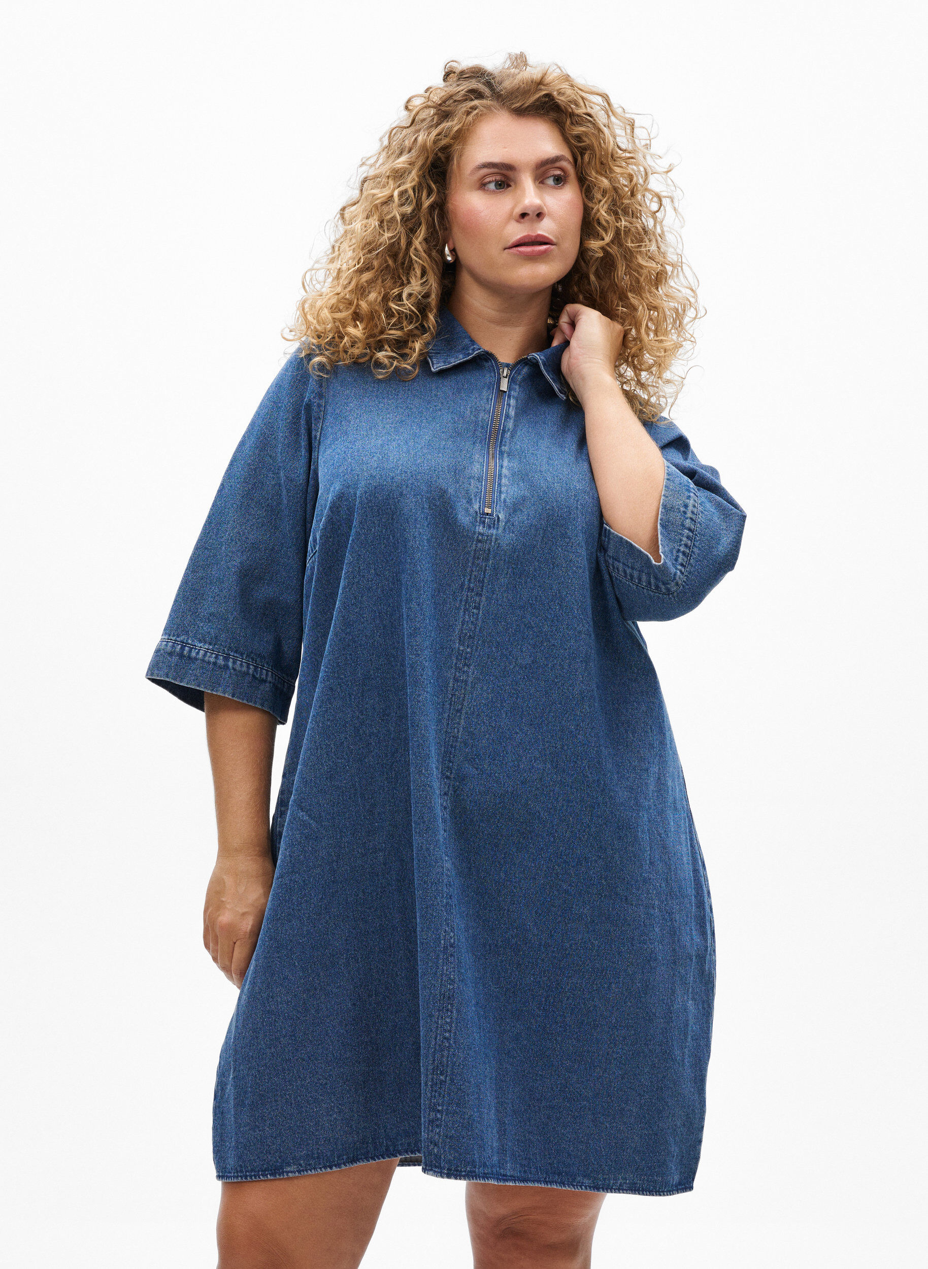 ZizziKurzes Denim-Kleid mit Rei&szlig;verschluss und 3/4-&Auml;rmeln, Blau, Model image number 0