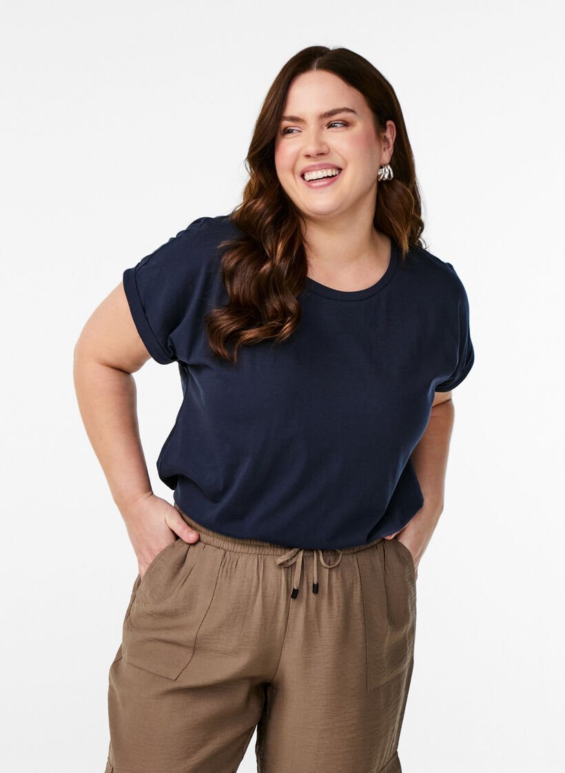Kurz&auml;rmeliges T-Shirt aus einer Baumwollmischung, Blau, Model image number 0