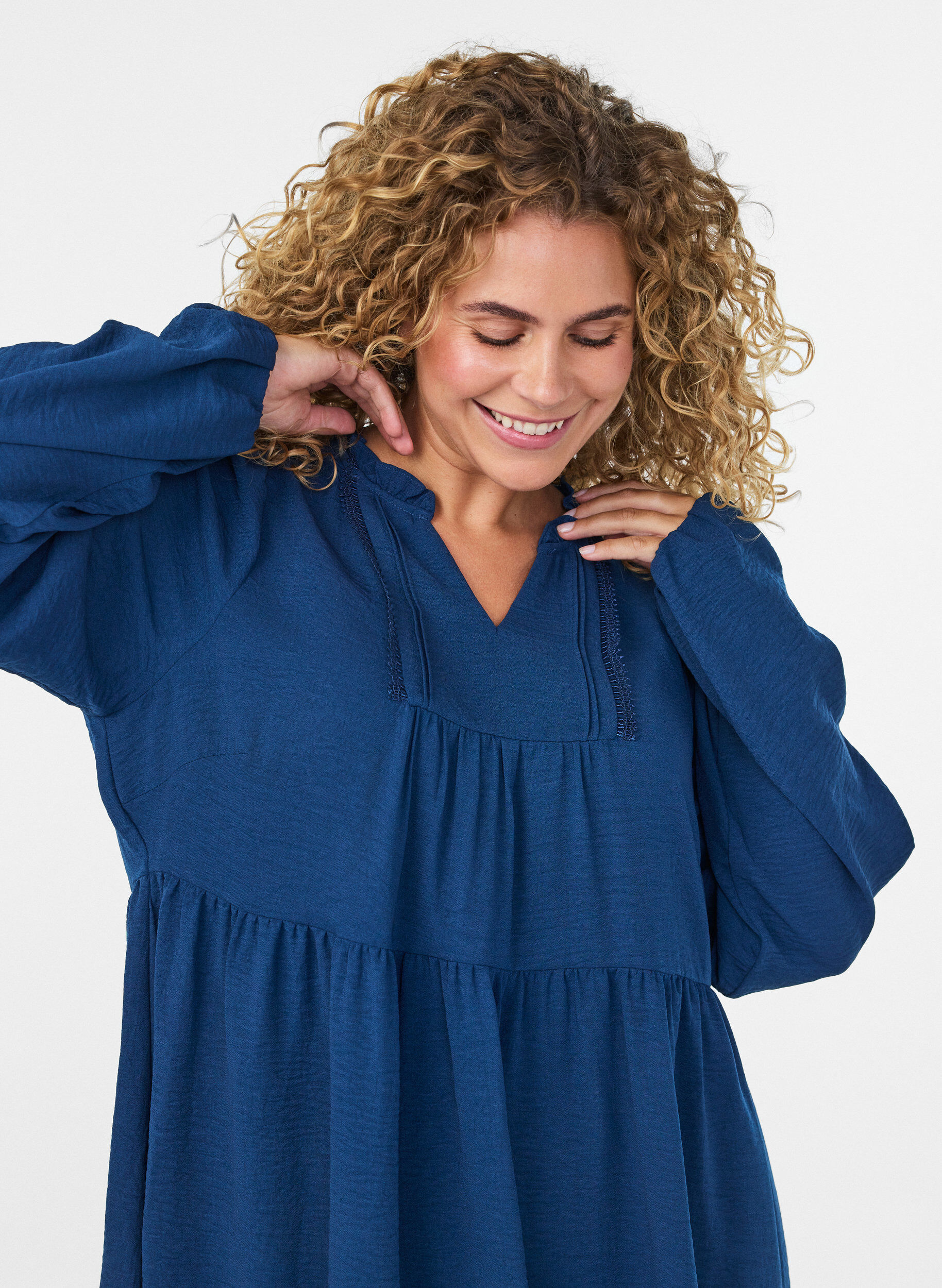 ZizziA-Linien-Kleid mit Empire-Linie, Blau, Model image number 3