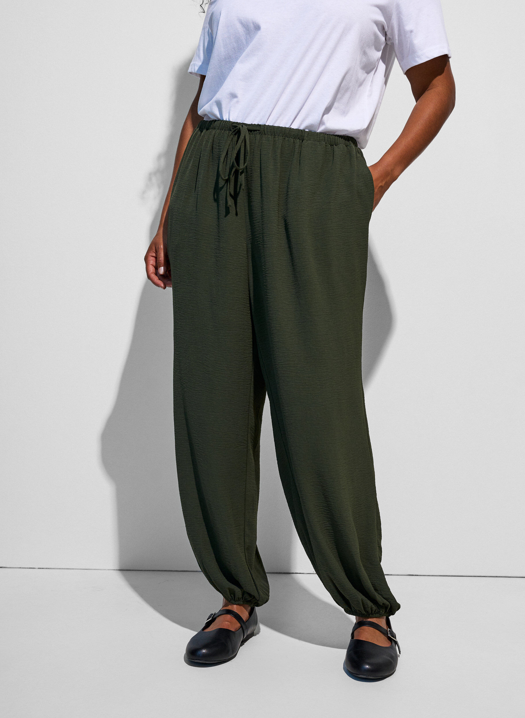 ZizziHoch taillierte Ballonhose, Gr&uuml;n, Model image number 2