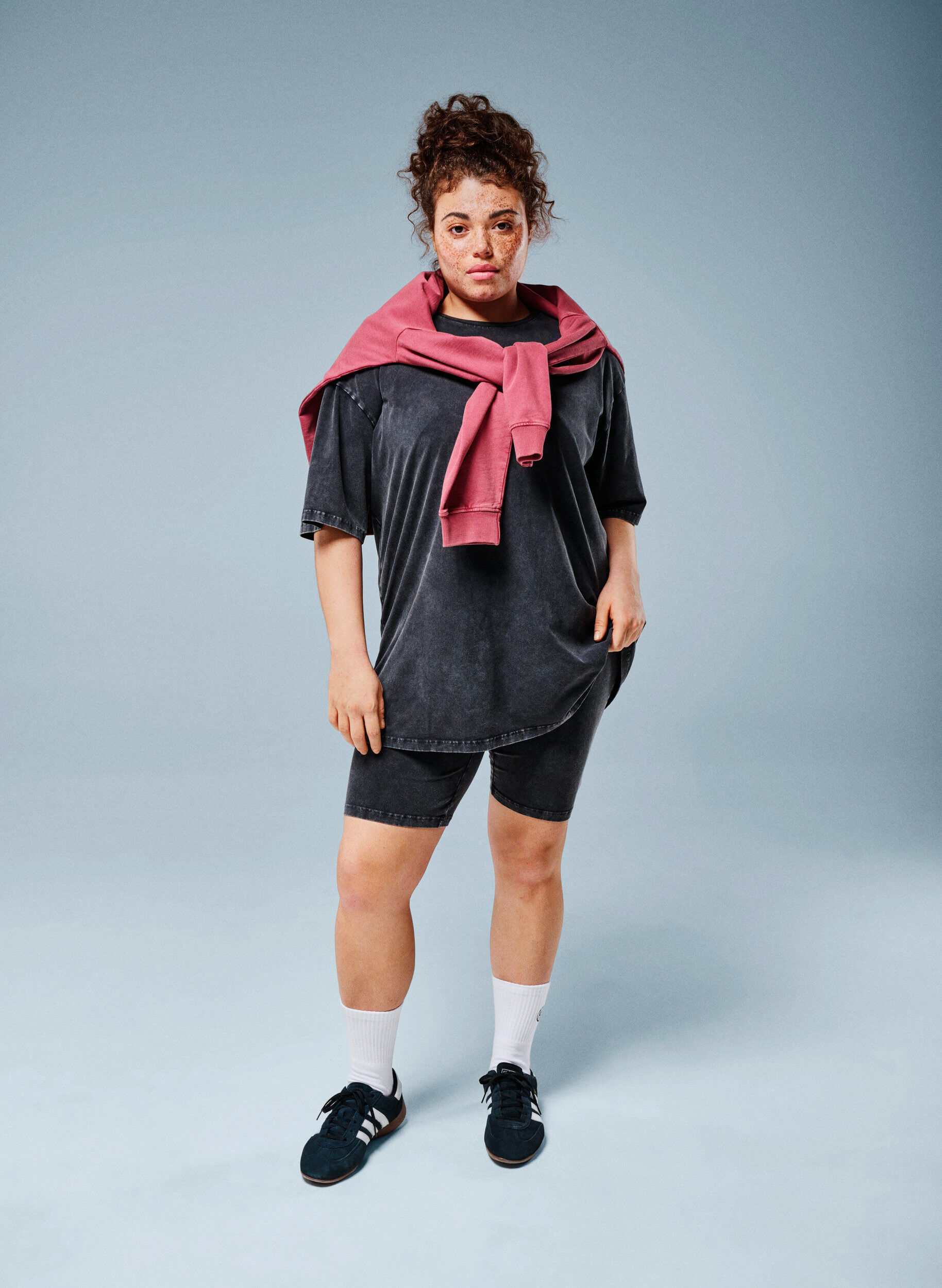 ZizziEng anliegende Shorts aus Jersey in Washed-Optik, Schwarz, Image image number 0