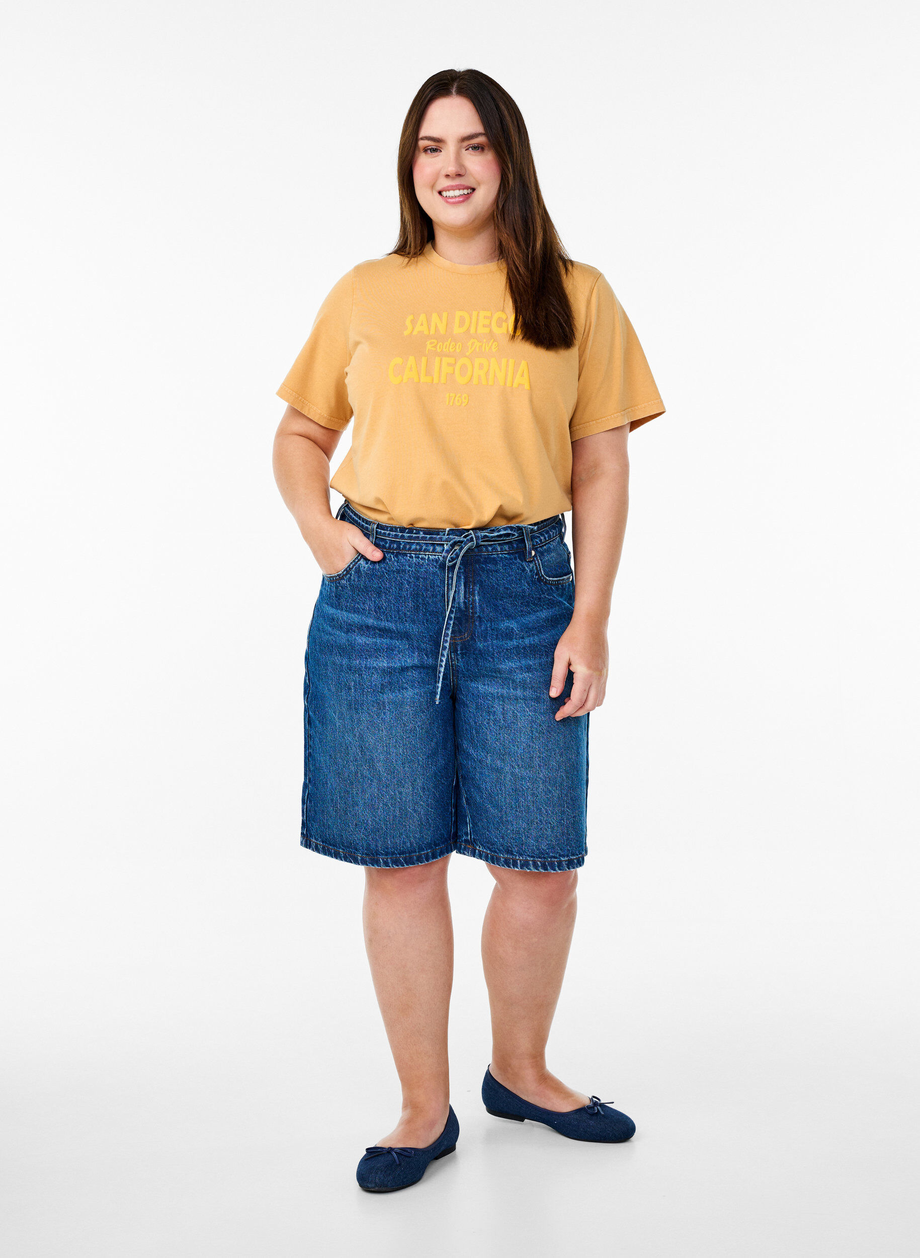 ZizziT-Shirt aus Bio-Baumwolle mit coolem Print, Gelb, Model image number 1