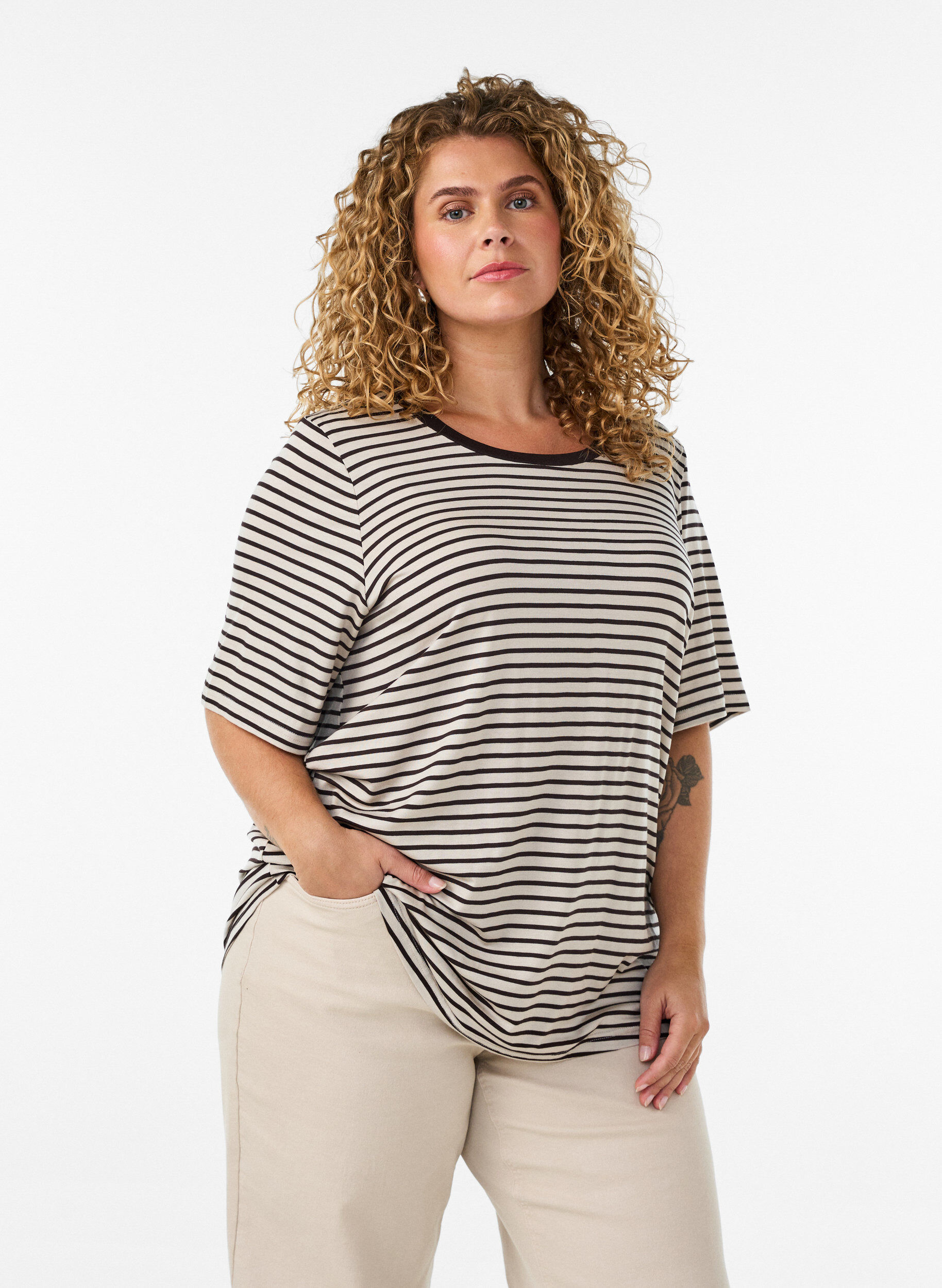 ZizziGestreiftes T-Shirt aus TENCEL&trade; Lyocell, Braun, Model image number 0