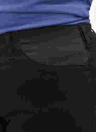 Superschlanke Amy-Jeans mit elastischem Bund, Black, Model image number 2