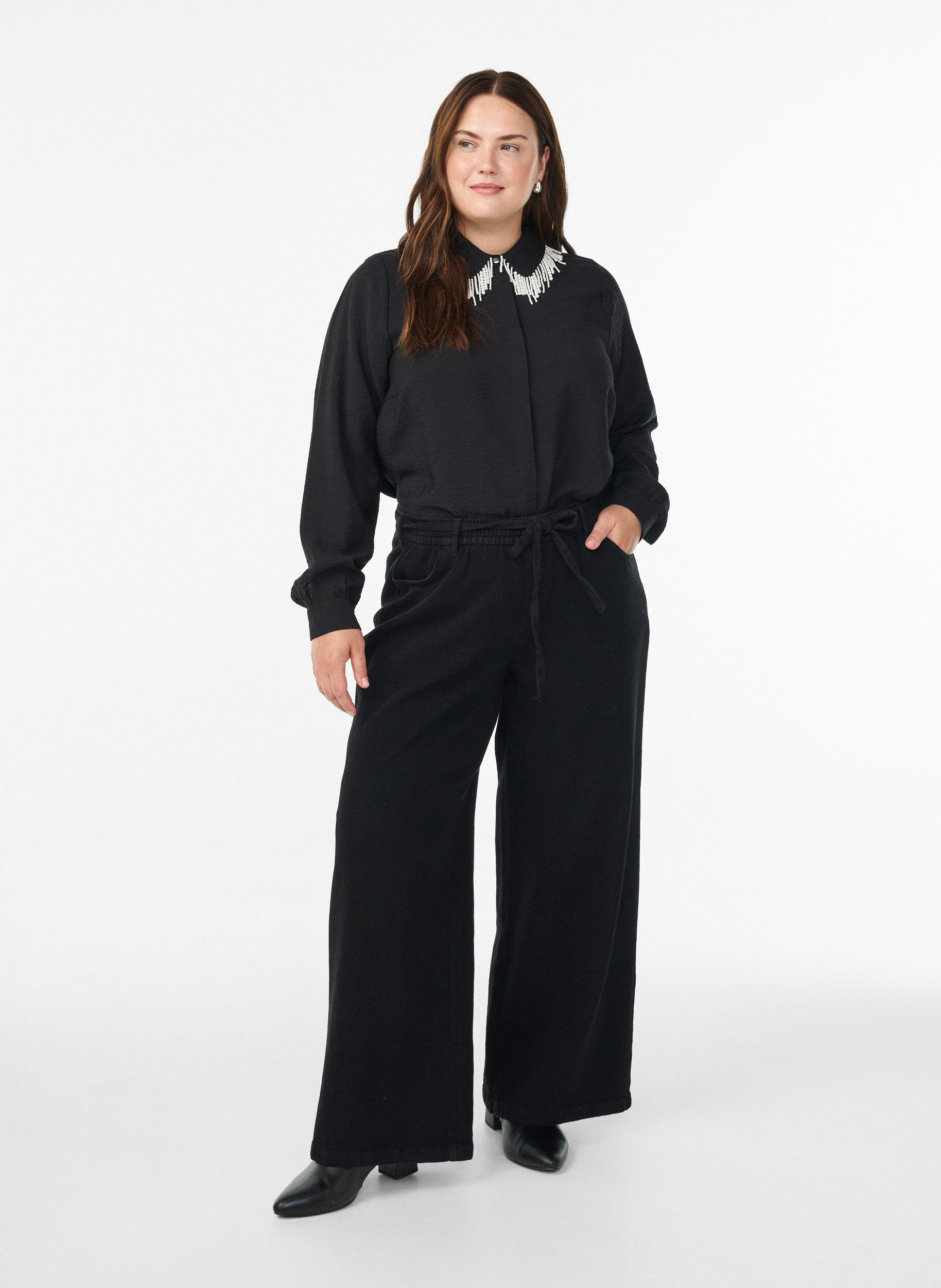 ZizziTunika aus Viskose mit perlenbesticktem Kragen, Schwarz, Model image number 1