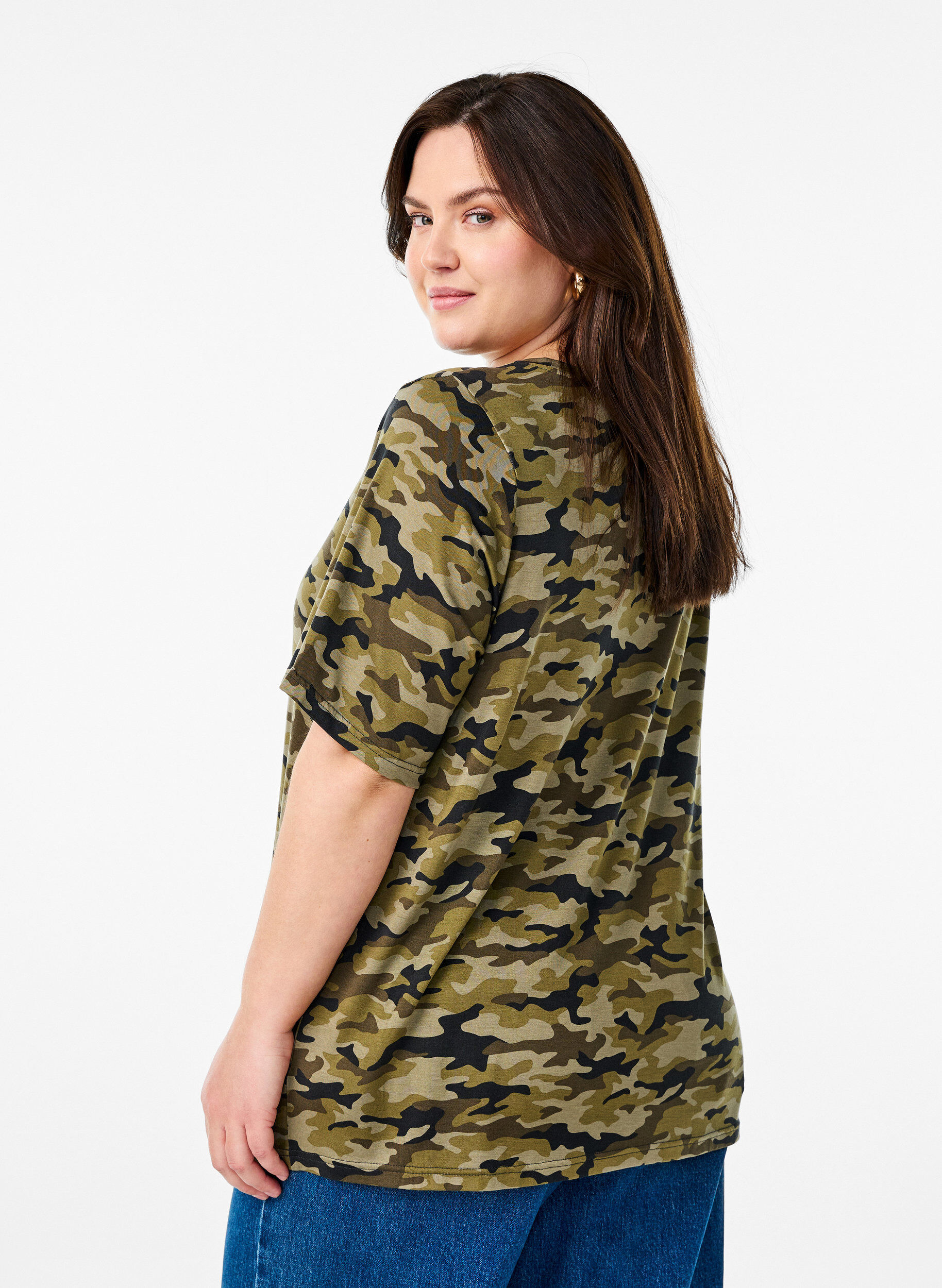 ZizziT-Shirt mit TENCEL&trade; Lyocell und Tarnmuster, Gr&uuml;n, Model image number 2